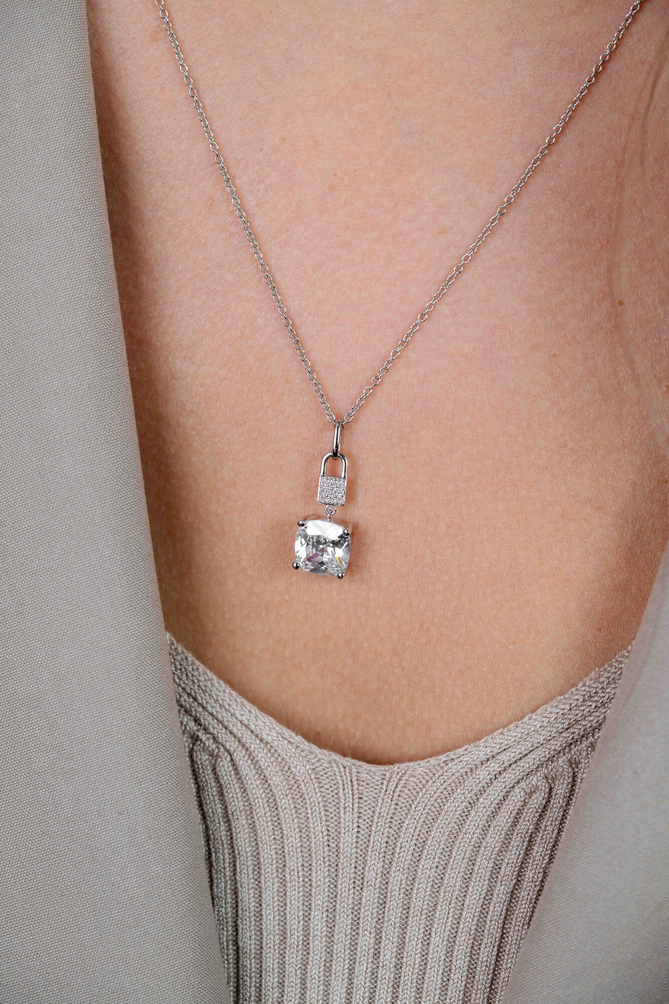 ZINZI zilveren hanger met vierkante witte zirconia en pavé zettingen 24mm ZIH2268 (zonder collier)