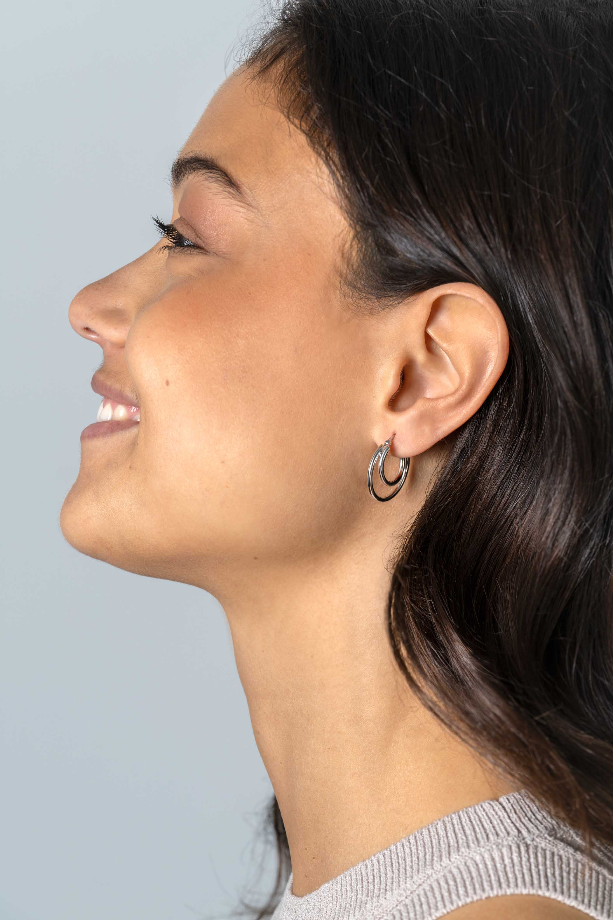 23mm ZINZI zilveren oorringen met een dubbele oorring in het midden. Een trendy multi-look uitstraling ZIO2483