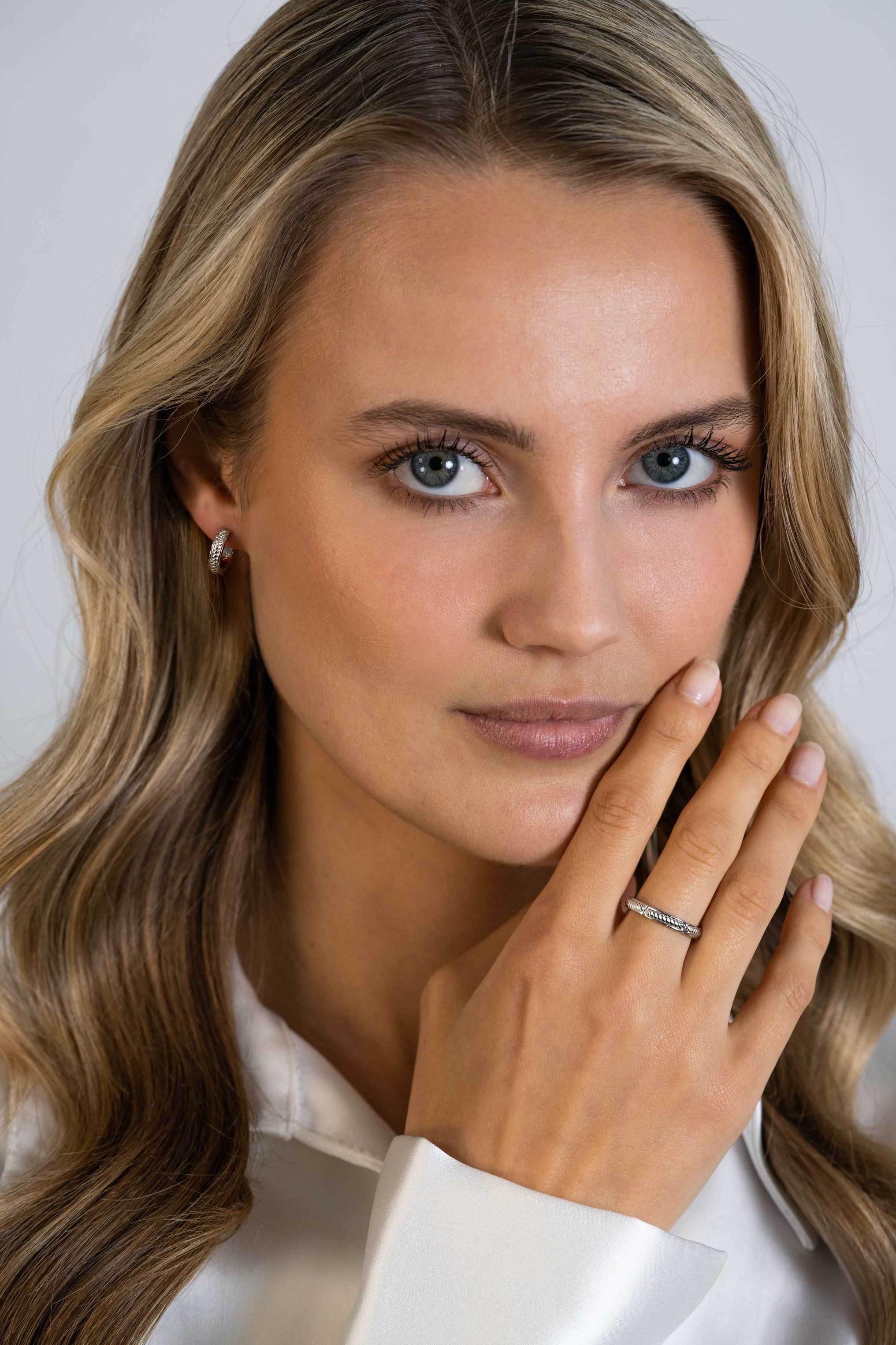 ZINZI zilveren aanschuifring met stoere gedraaide bewerking (3mm breed) ZIR2395