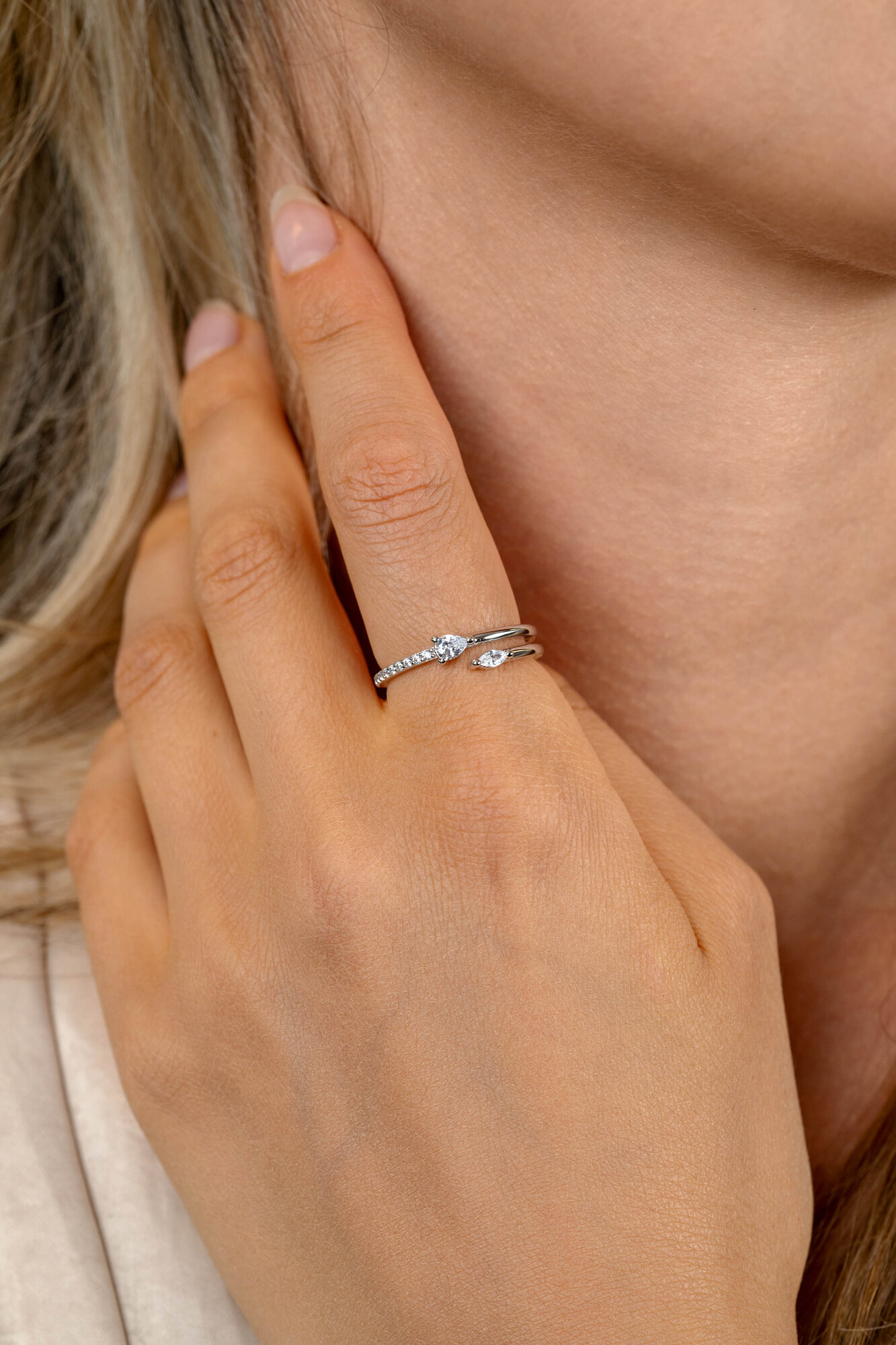 ZINZI zilveren multi-look ring (4mm breed) met een peervormige en ovale witte zirkonia ZIR2689C