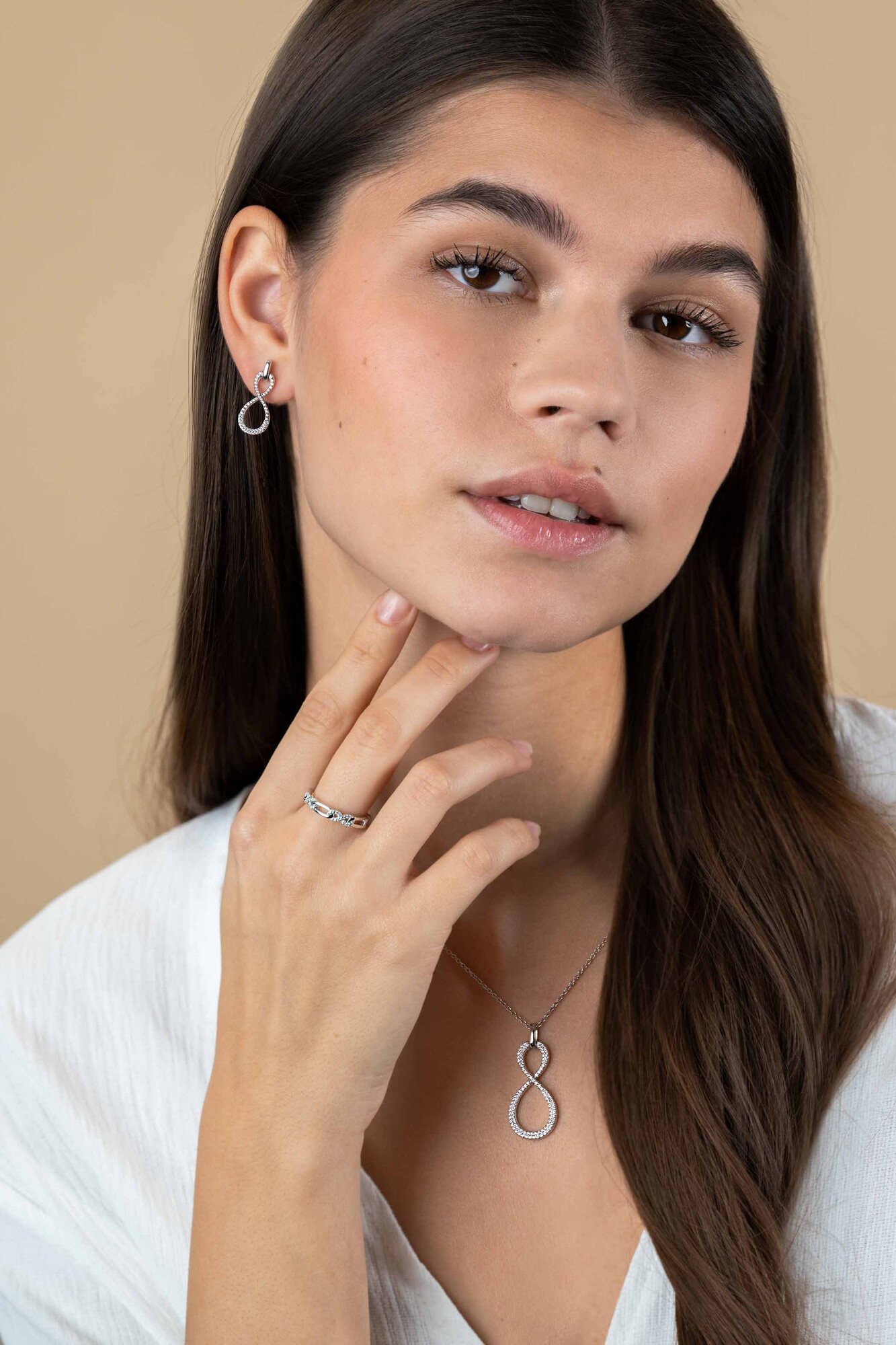 35mm ZINZI zilveren hanger Infinity bezet met witte zirconia's ZIH2570 (zonder collier)