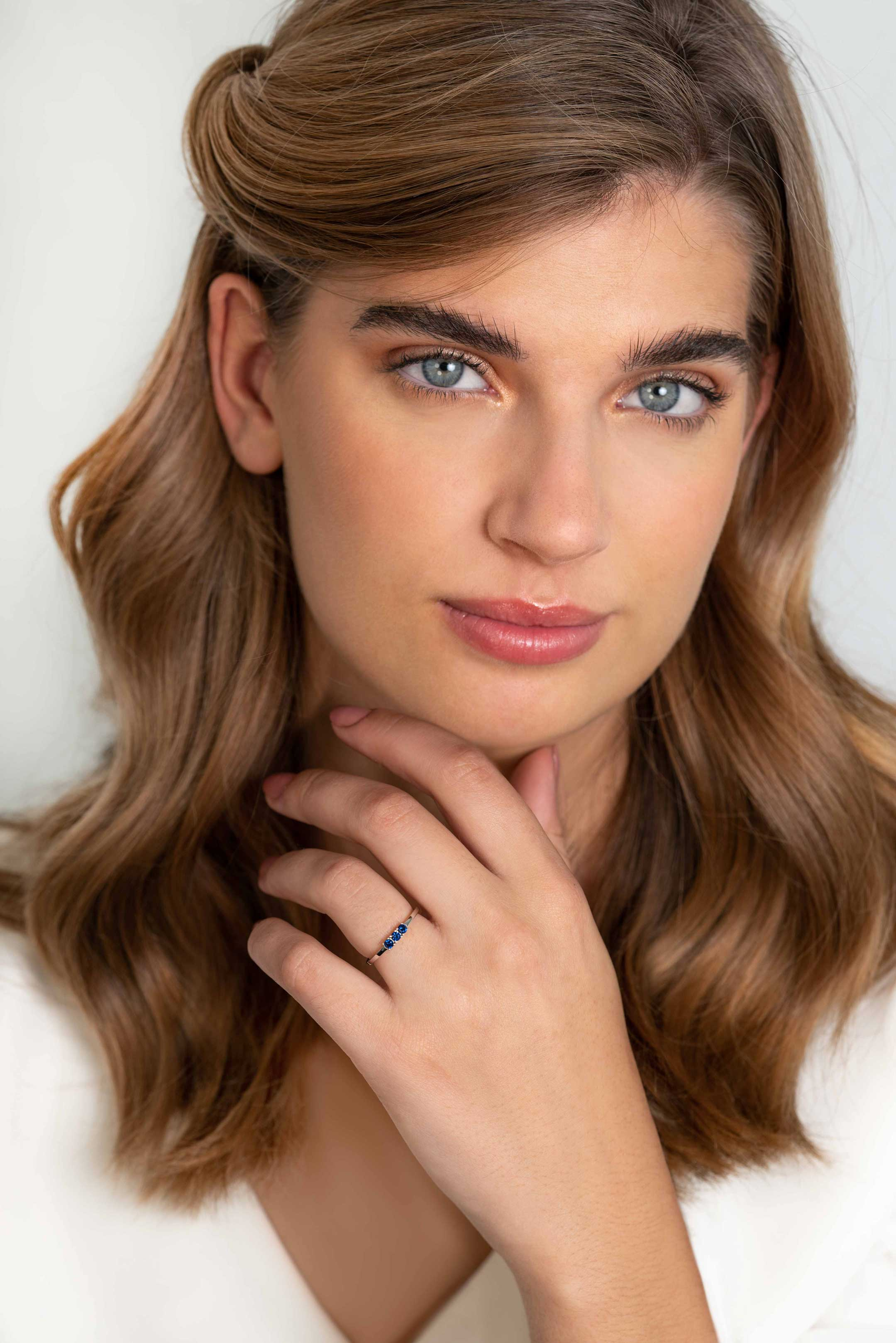 ZINZI zilveren aanschuifring chaton gezet donkerblauw ZIR2127BC