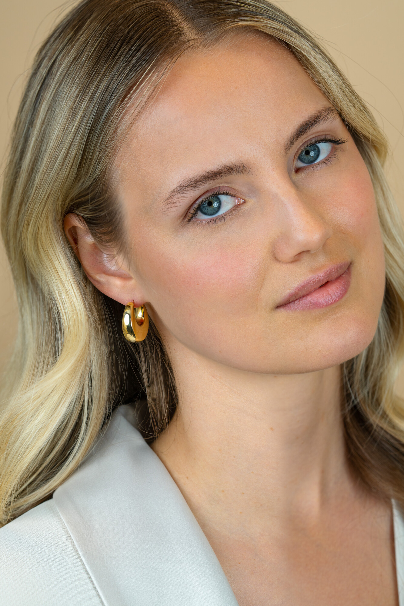 22mm ZINZI gold plated zilveren oorringen met brede buis (7mm) en rond aflopend, handige bovensluiting ZIO2751G