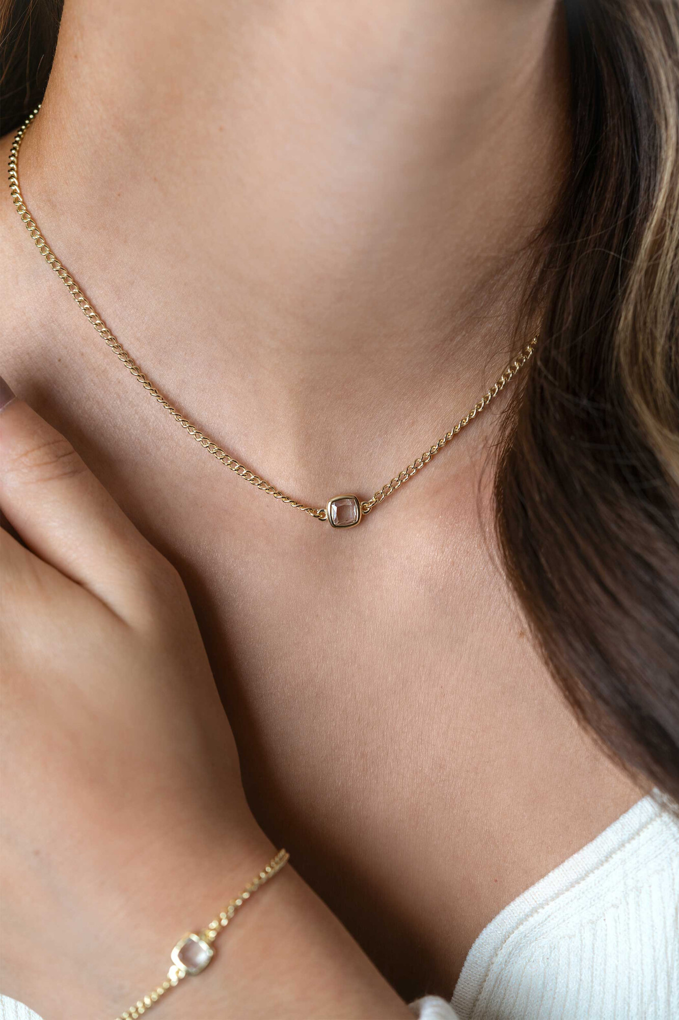 ZINZI gold plated zilveren gourmet ketting met vierkante zetting bezet met witte zirconia 40-45cm ZIC2417Y
