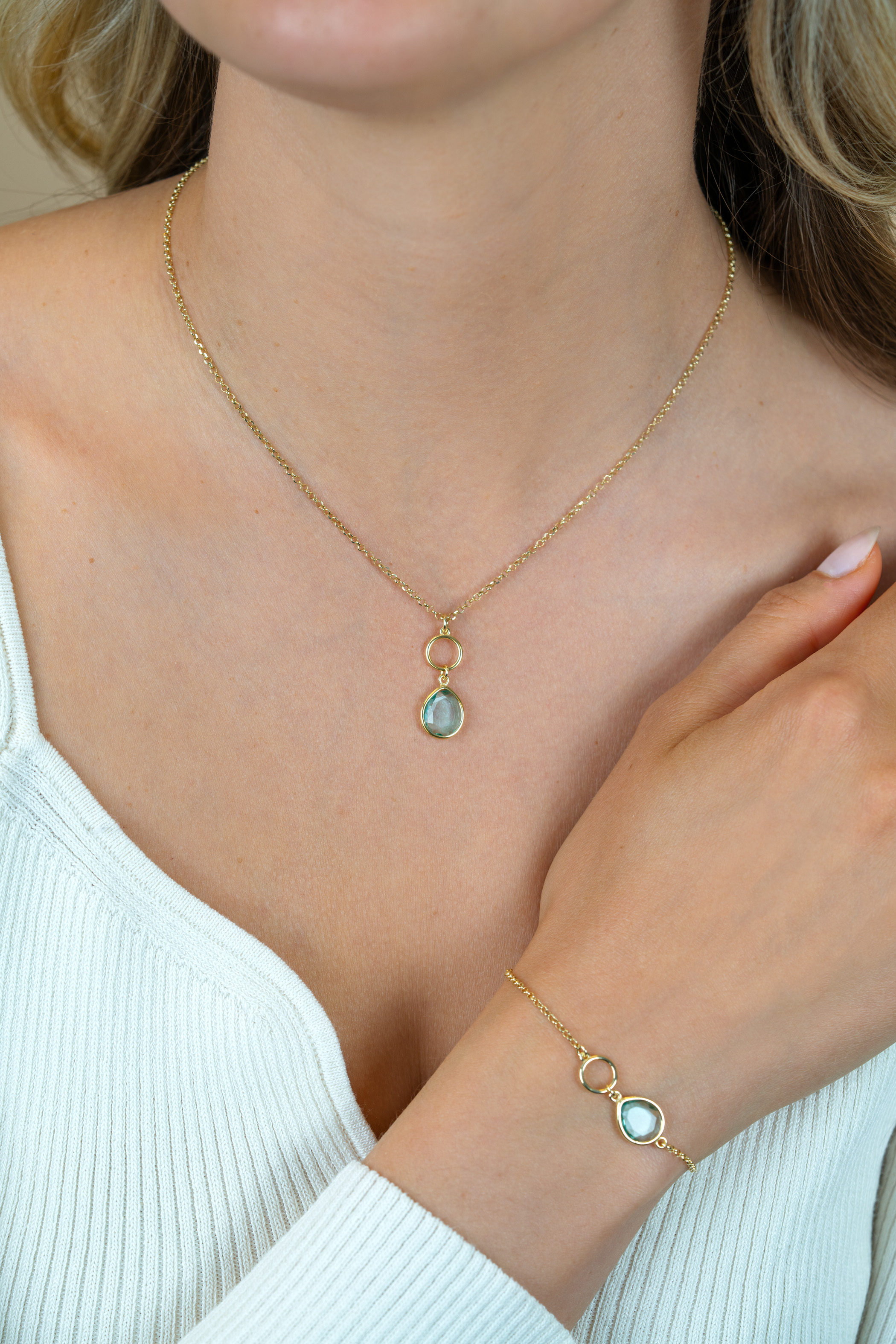 ZINZI gold plated zilveren ketting met open rondje en ovale hanger, bezet met turquoise kleursteen 40-45cm ZIC2716G