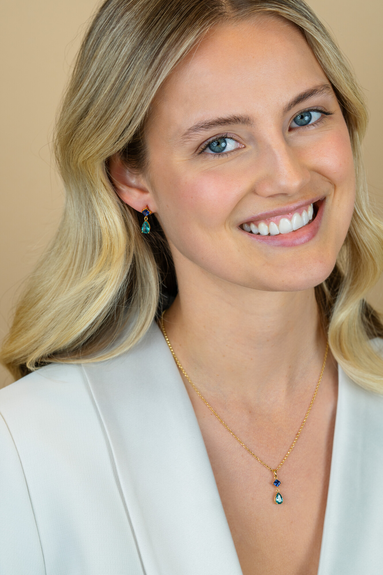 ZINZI gold plated zilveren ketting 42-45cm met luxe peervormige turquoise hanger en blauwe ruitvorm ZIC2745