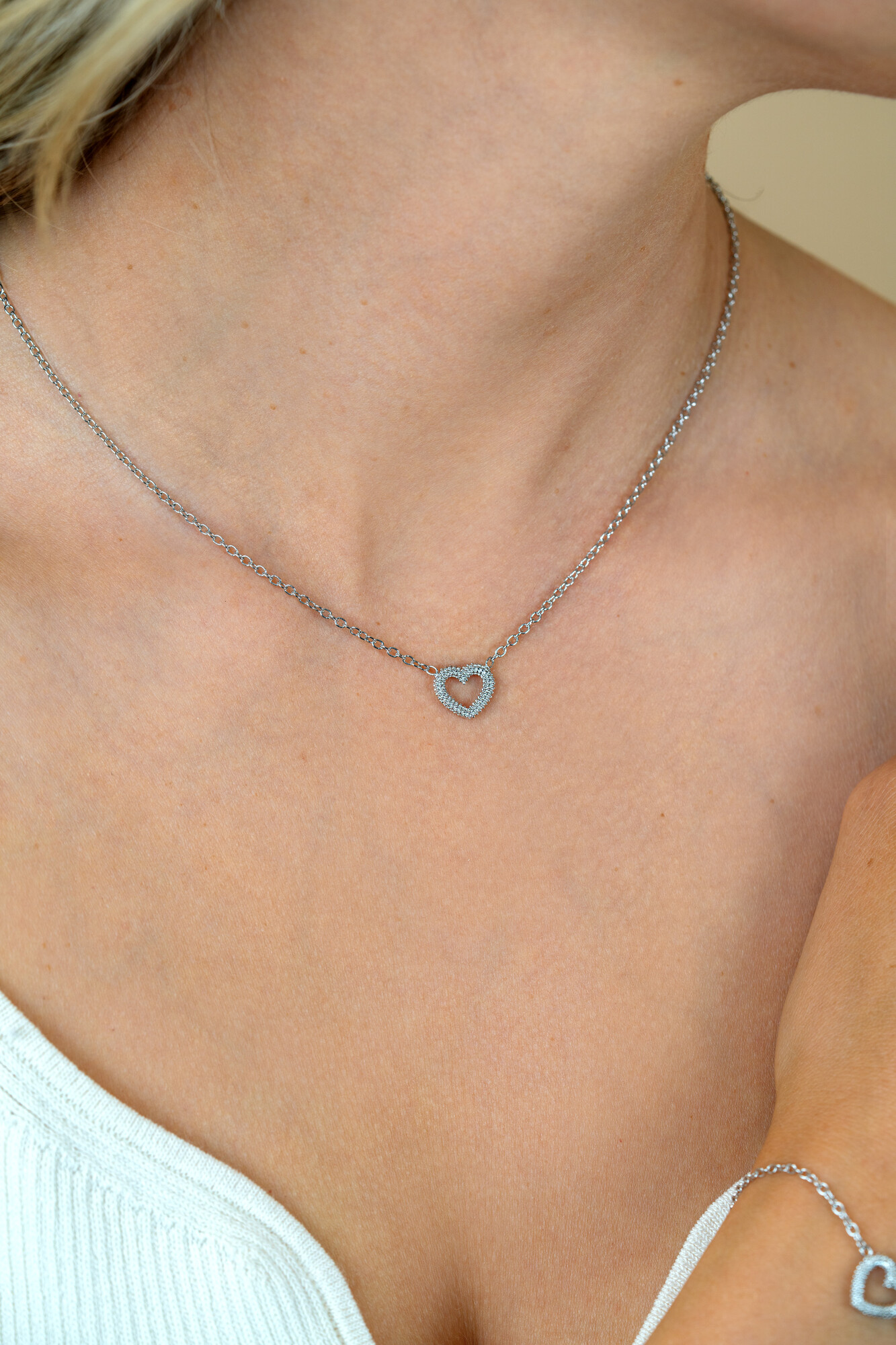 ZINZI zilveren ketting met open hartje (9,5mm) voorzien van een bolstructuur 42-45cm ZIC2703