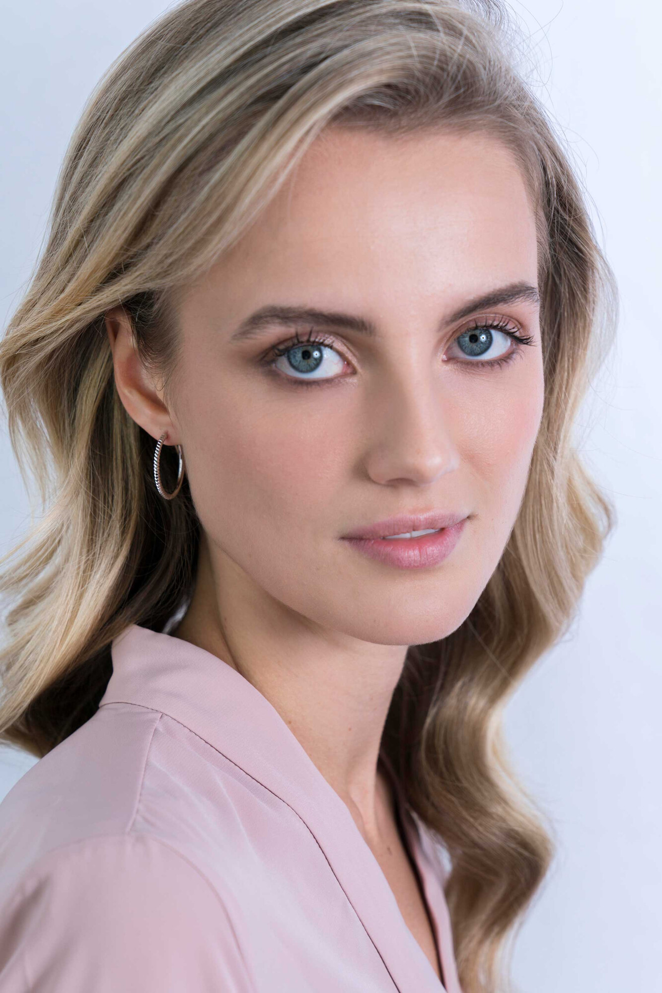 ZINZI zilveren oorringen gedraaid motief 25 x 2mm ZIO2129