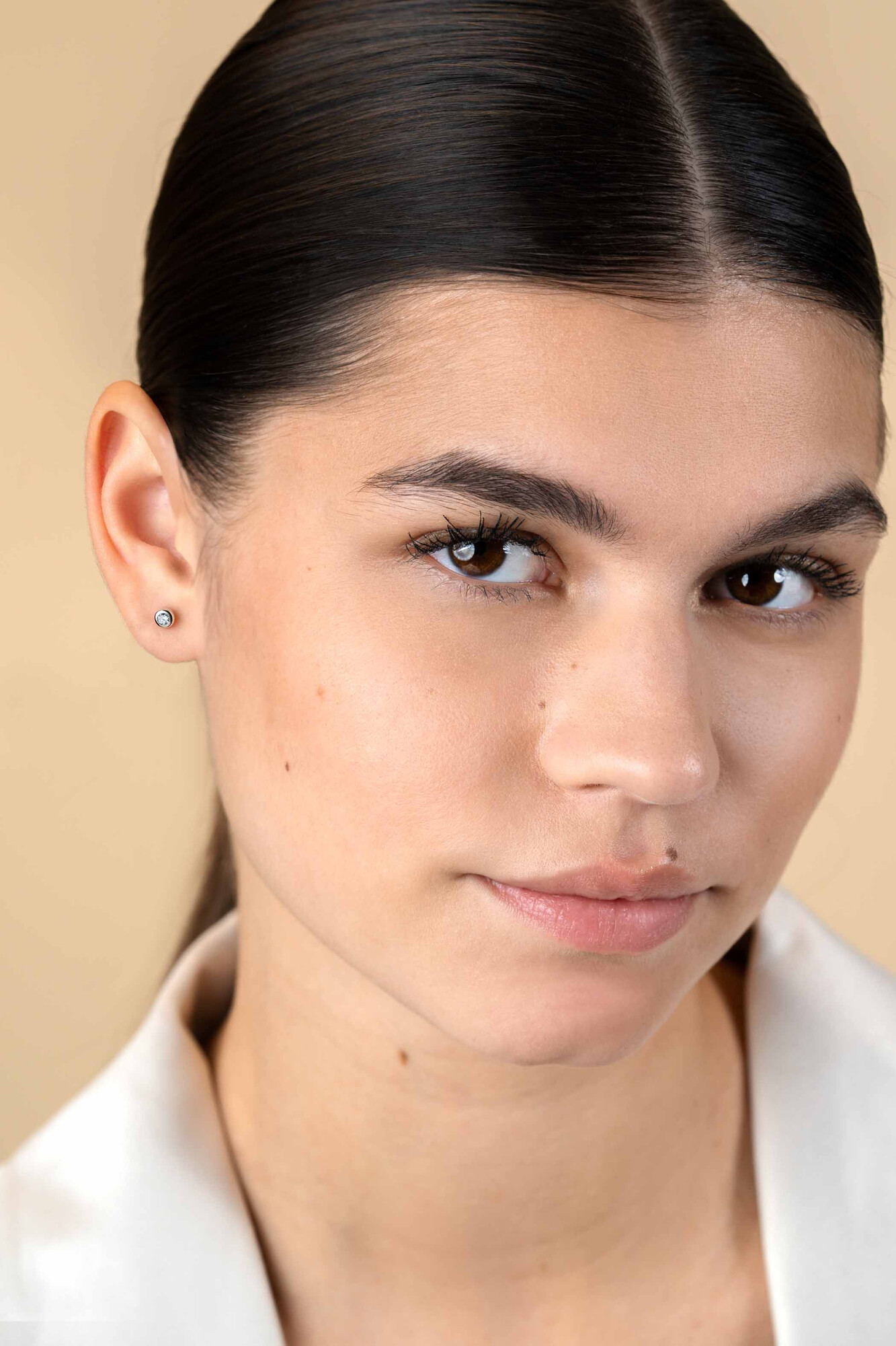 APRIL oorknoppen 4mm zilver met geboortesteen diamant wit zirconia
