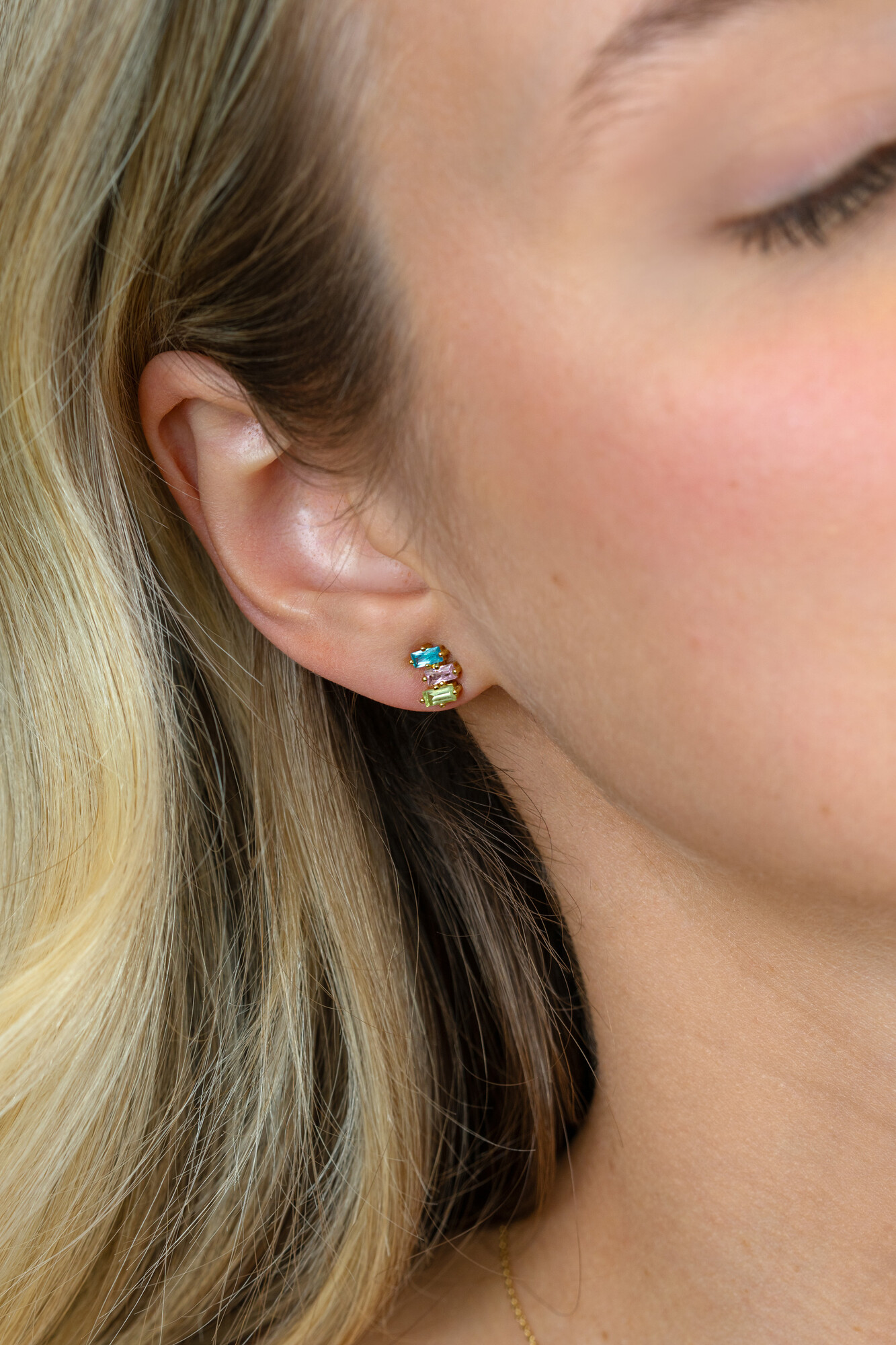 8mm ZINZI gold plated zilveren oorstekers driekleurige baguette zirkonia ZIO2739