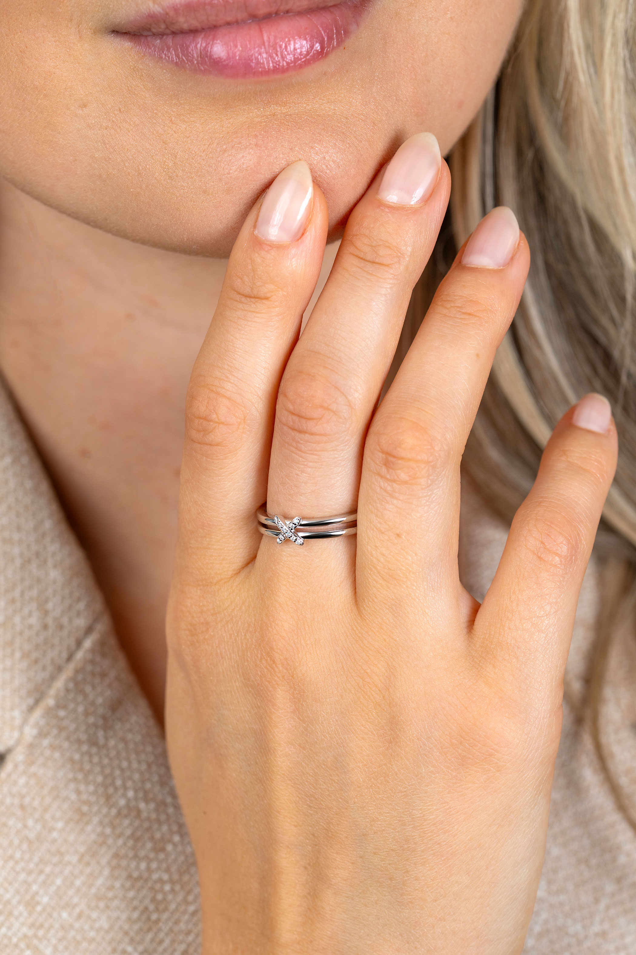 ZINZI zilveren ring met speels X-detail bezet met witte zirkonia's ZIR2813C