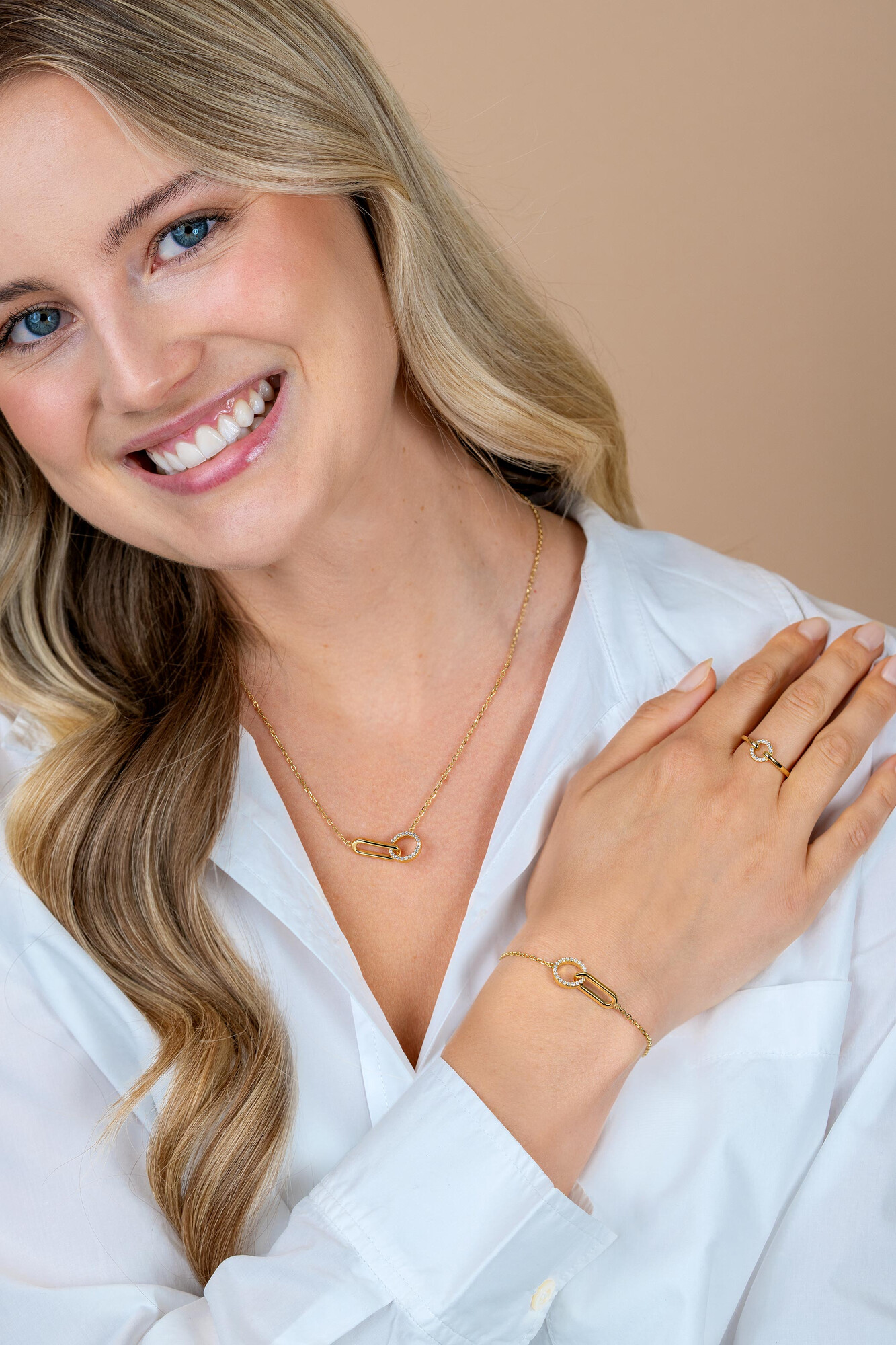 ZINZI gold plated zilveren ketting 45cm met twee verbonden schakels, bezet met witte zirkonia's ZIC2809