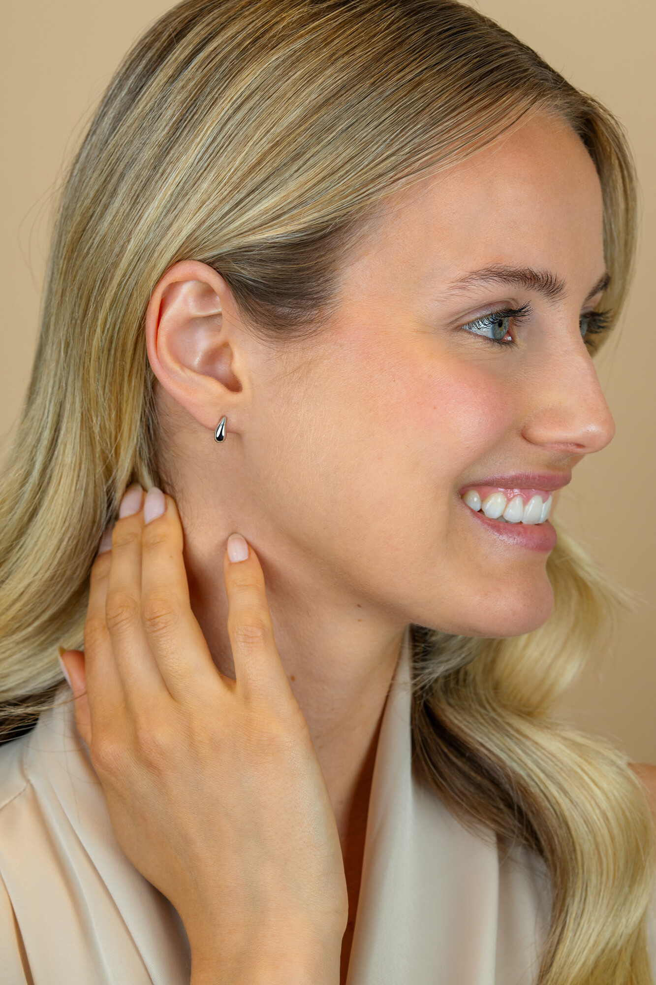 8,5mm ZINZI zilveren oorstekers druppelvorm  ZIO2719