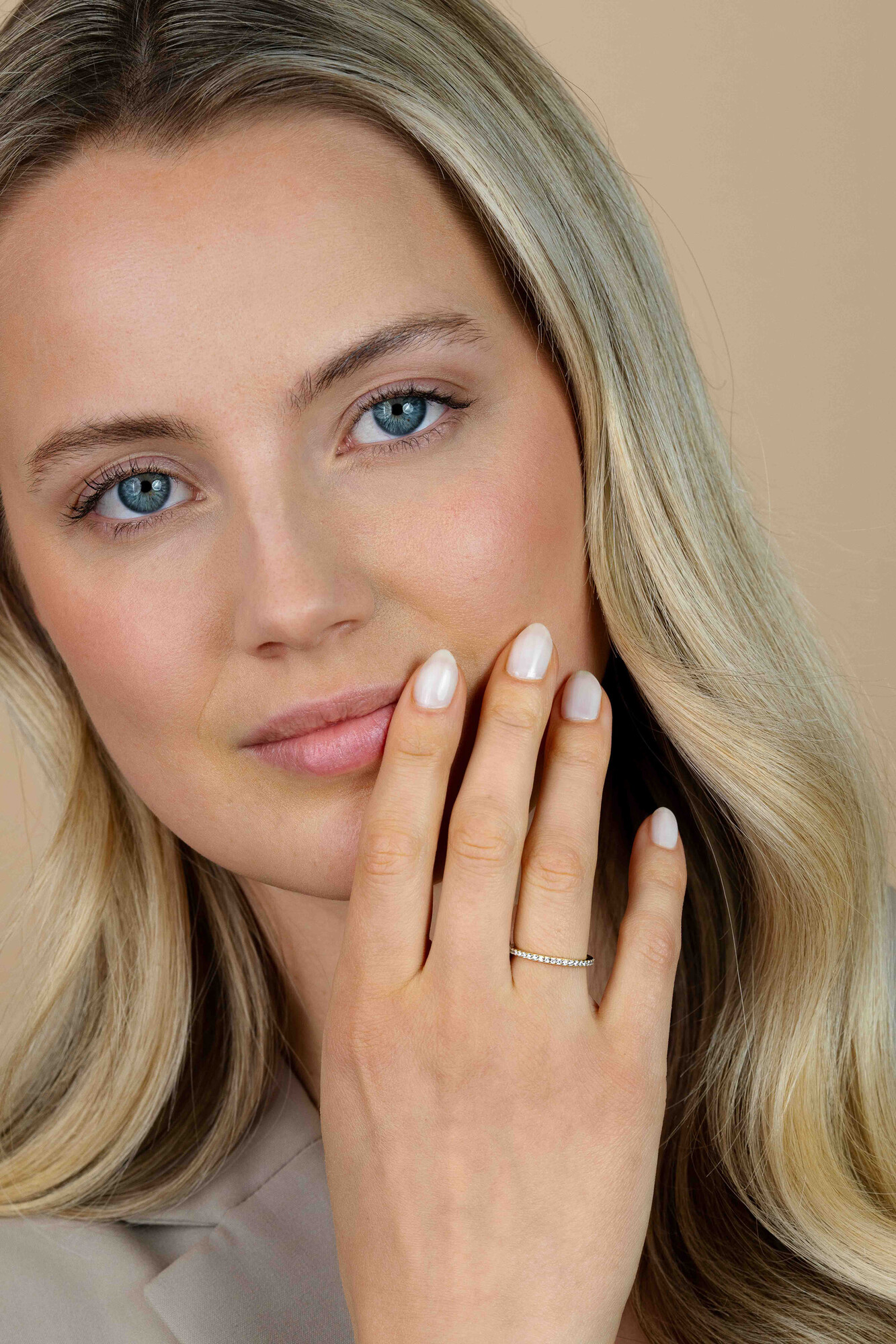 ZINZI goldplated zilveren aanschuifring (1,7mm breed) met een subtiele rij sprankelende zirkonia's ZIR2794Y