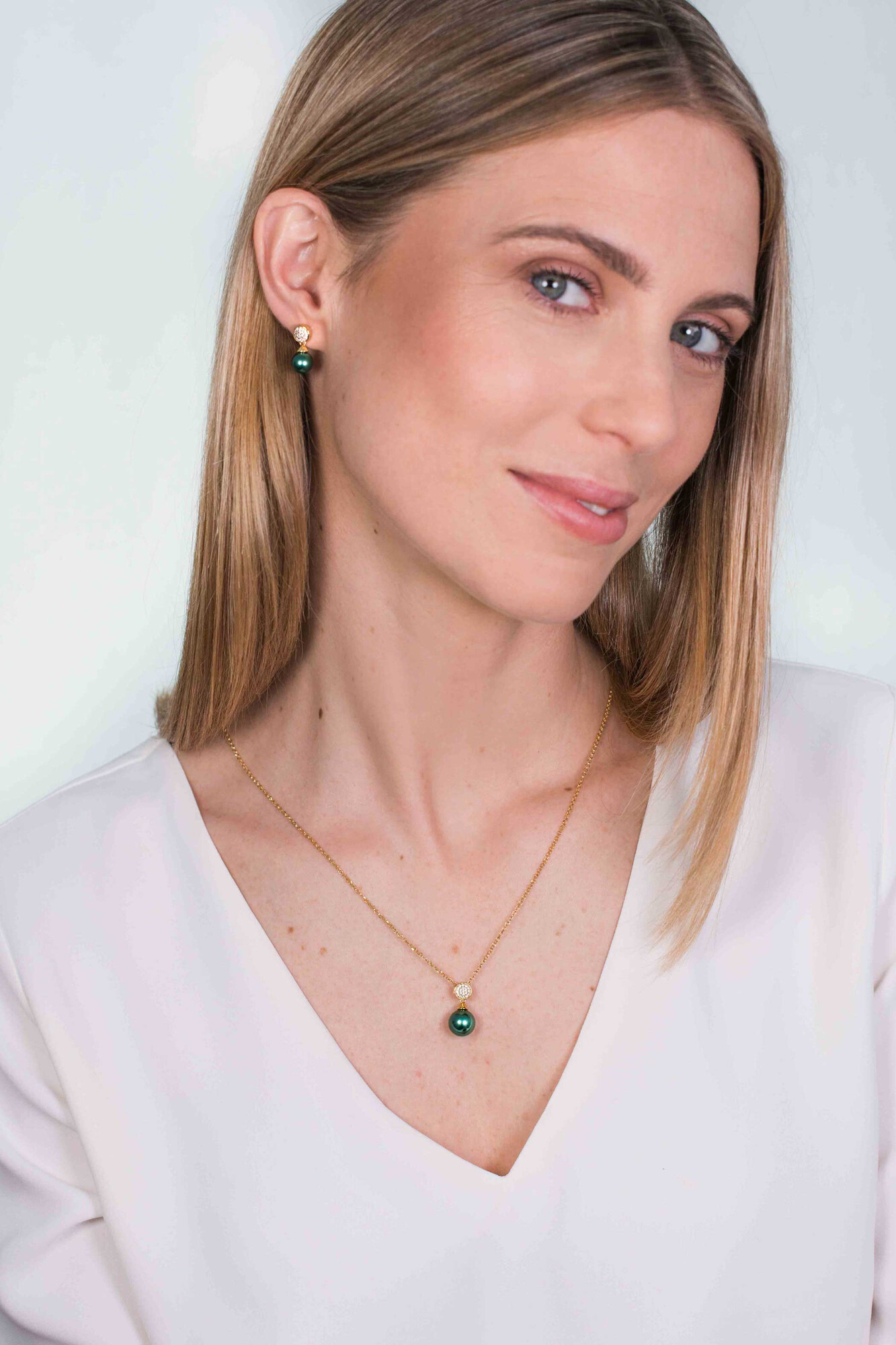 ZINZI zilveren parelhanger geelverguld 18mm witte zirconia's groene parel ZIH1151GG (zonder collier)