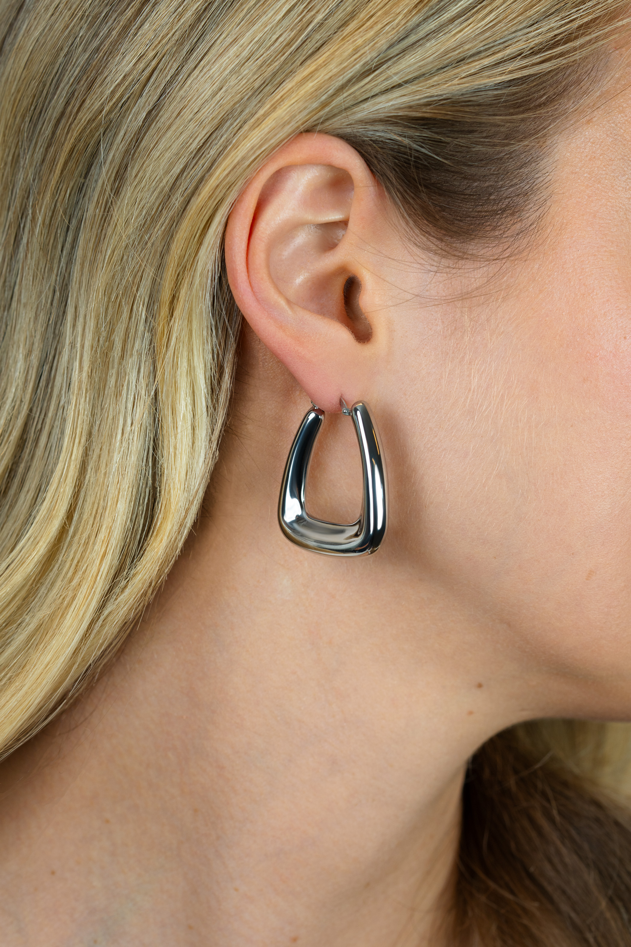 33mm ZINZI zilveren oorringen met brede buis en rechthoekig model, handige bovensluiting  ZIO2748