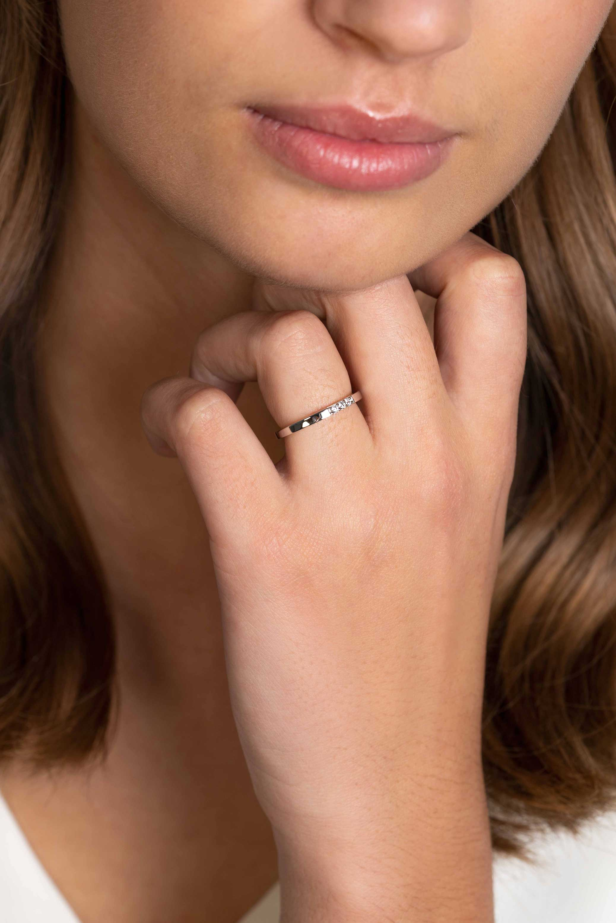 ZINZI zilveren gladde aanschuifring bezet met drie witte zirconia's ZIR2130C