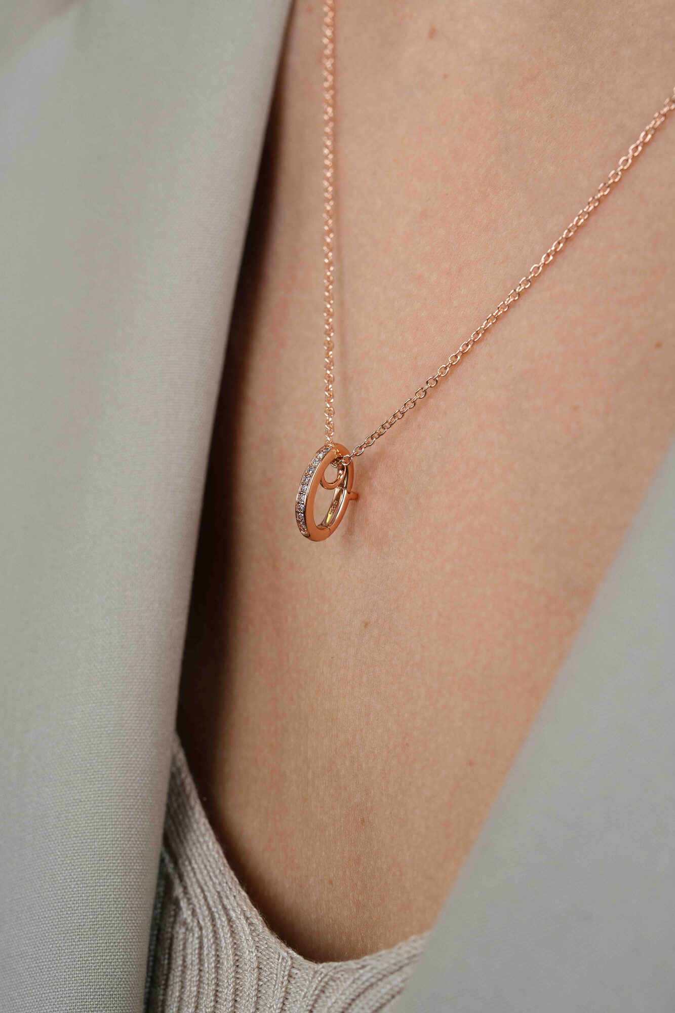 ZINZI rose gold plated zilveren hanger met witte zirconia's om je oorbedels aan te hangen ZIH2CHR