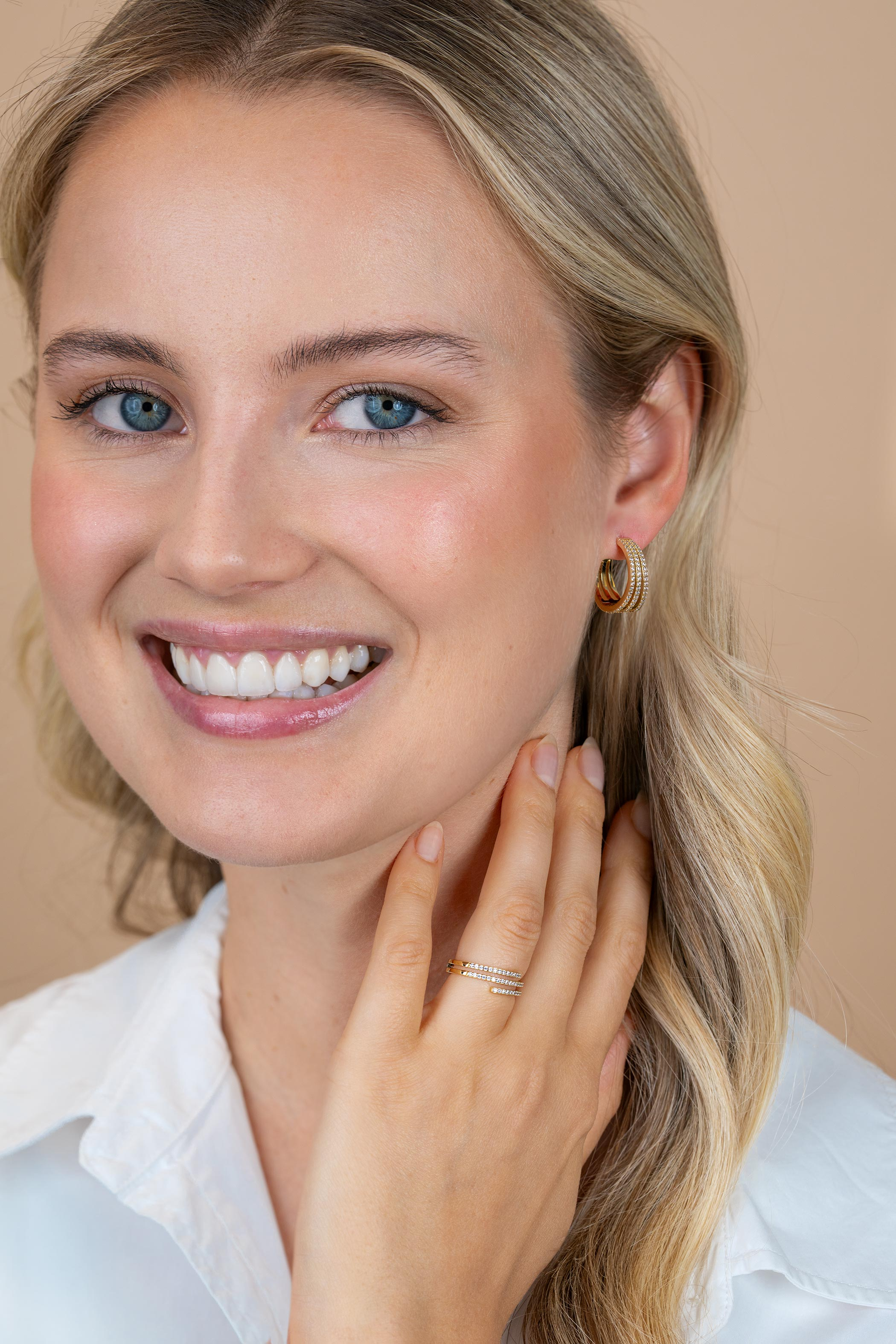 ZINZI goldplated zilveren multi-look ring (6mm breed) met 3 banen bezet met witte zirkonia’s ZIR2727YC