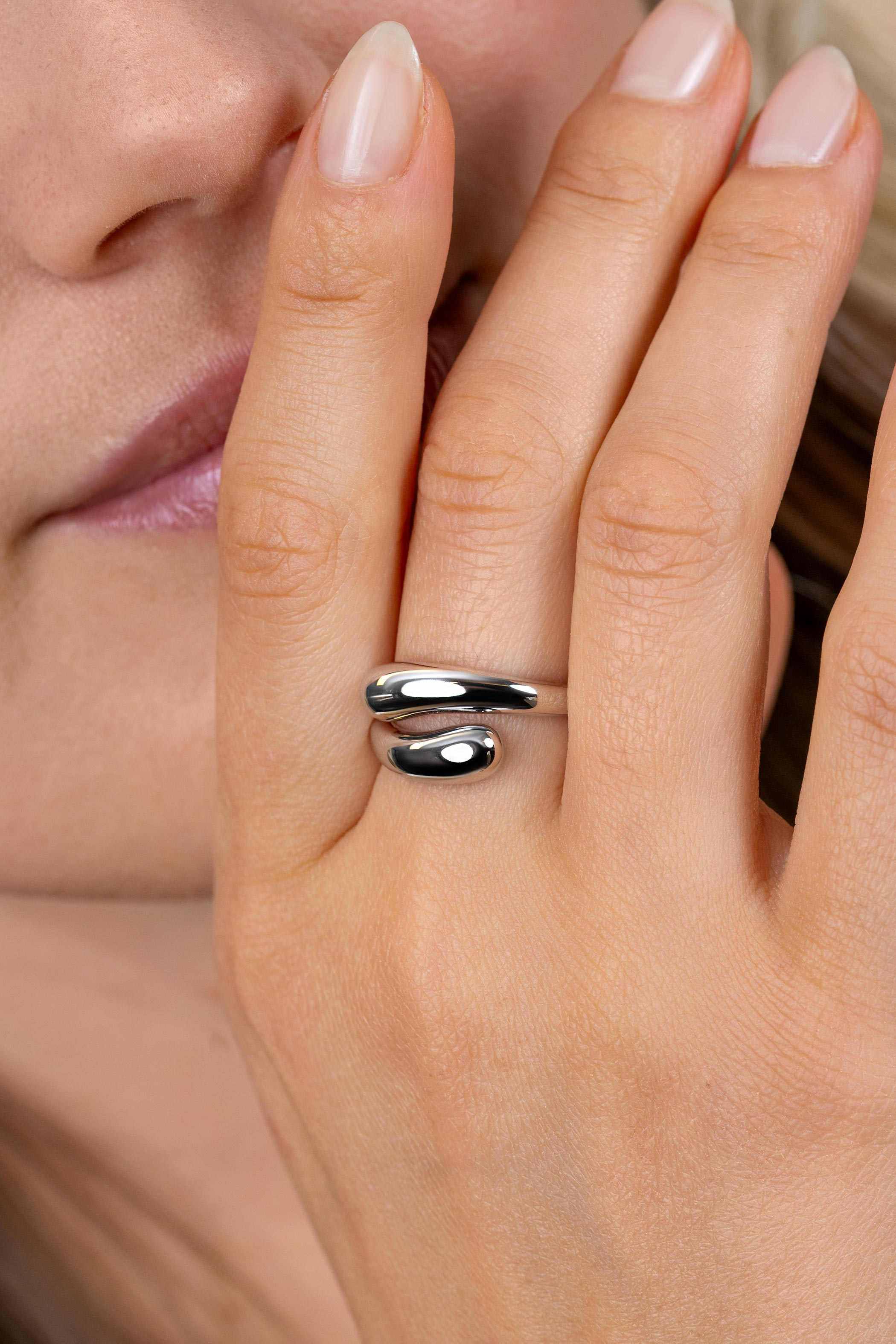 ZINZI zilveren gladde ring met twee druppelvormen 10mm breed ZIR2840