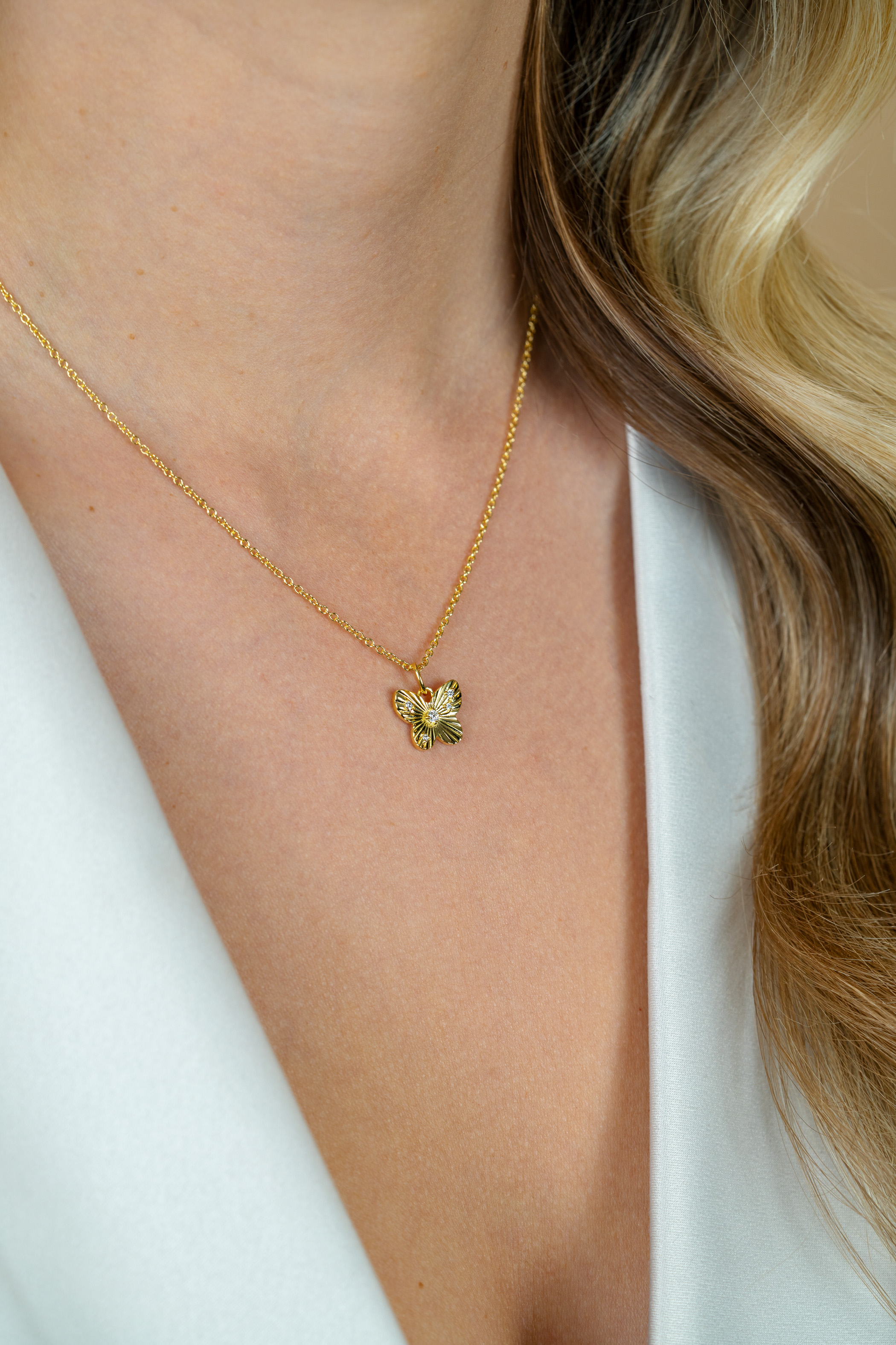 ZINZI gold plated zilveren ketting 42-45cm met vlinder hanger, bezet met witte zirkonia's ZIC2742