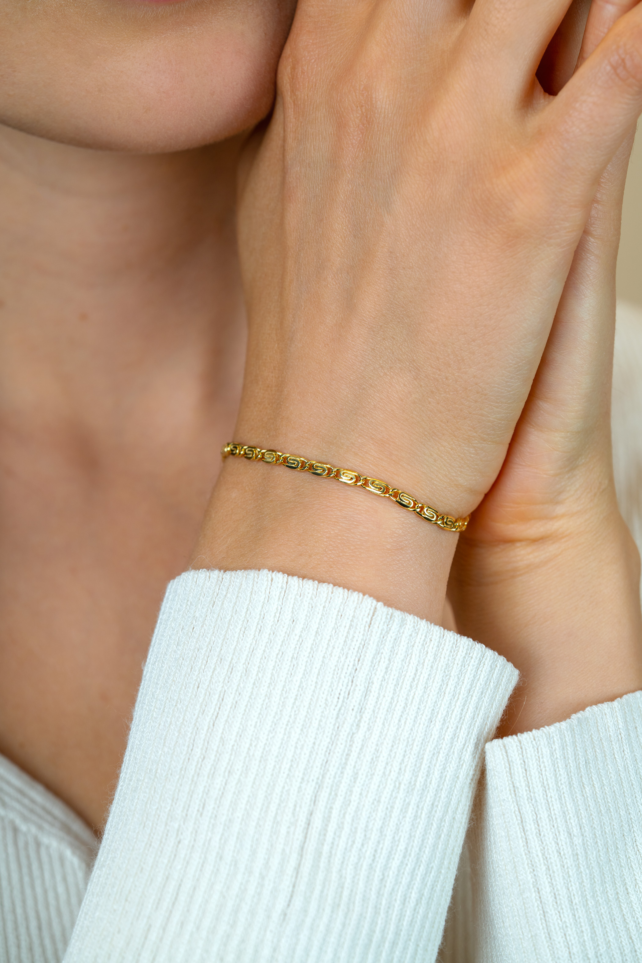 ZINZI gold plated zilveren scroll schakel armband (3mm breed) waarbij de schakels een dubbele krul/kronkeling maken 17-20cm ZIA2712G