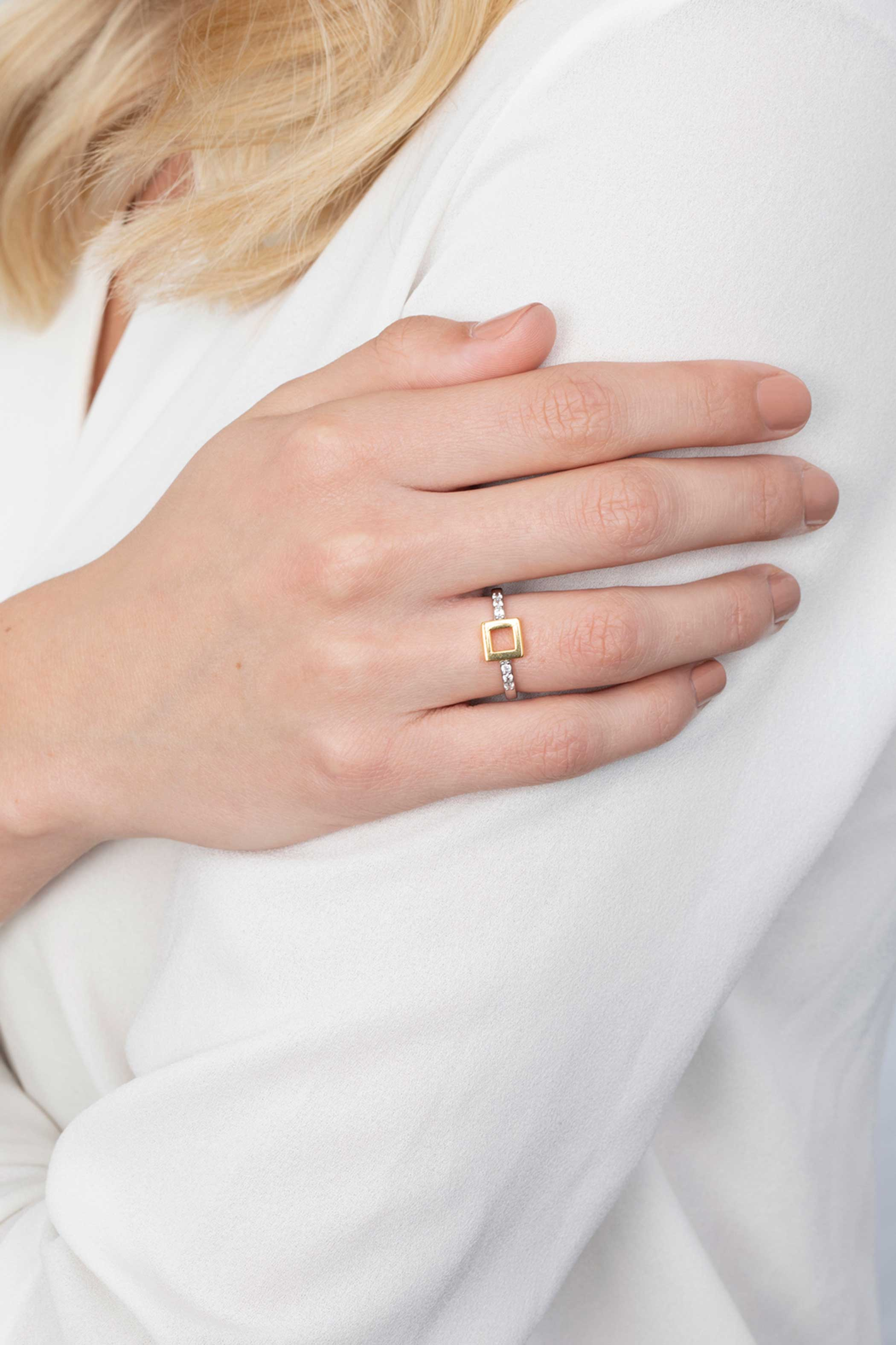 ZINZI zilveren ring geel verguld vierkant wit ZIR1862GC