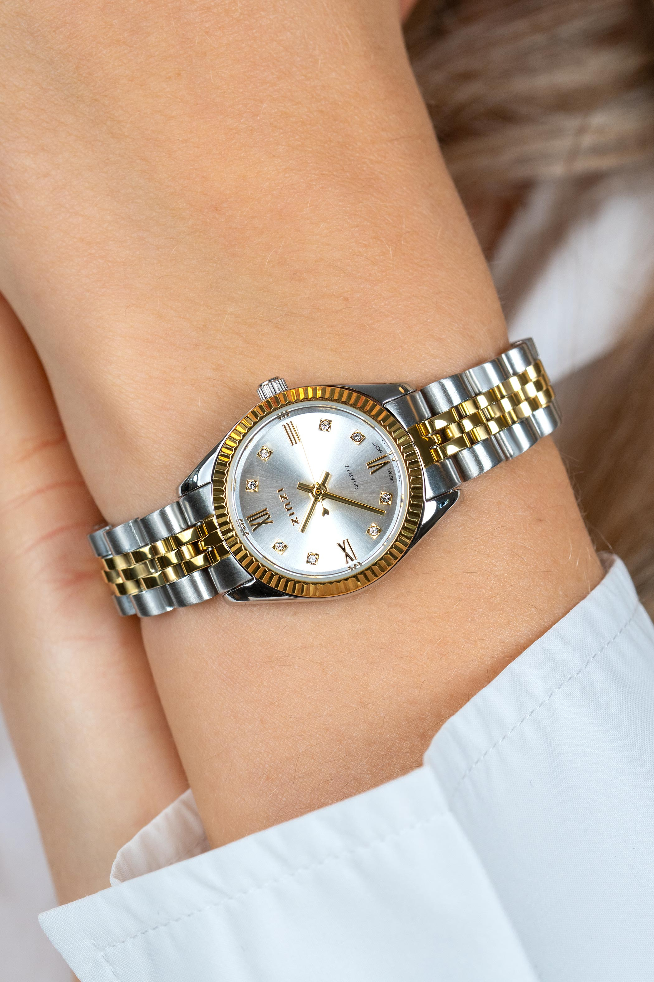 ZINZI Mini Iconic horloge 24mm met zilverkleurige wijzerplaat, witte zirkonia's als uur-aanduiding en stalen kast en bicolor band, Japans uurwerk ZIW2733
