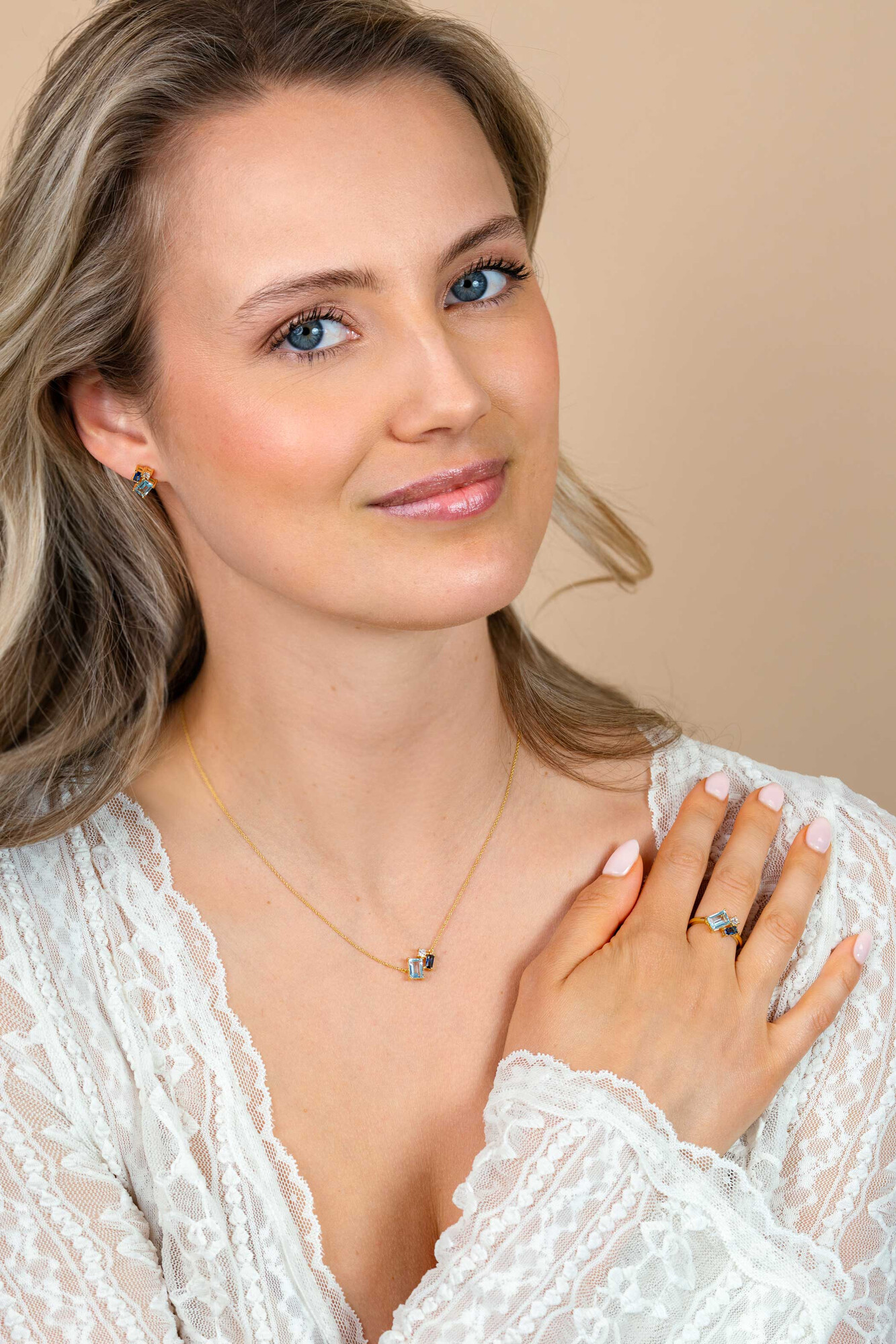 ZINZI gold plated zilveren collier 45cm met geometrische hanger (14mm) in lichtblauw, petrolblauw en wit ZIC2897