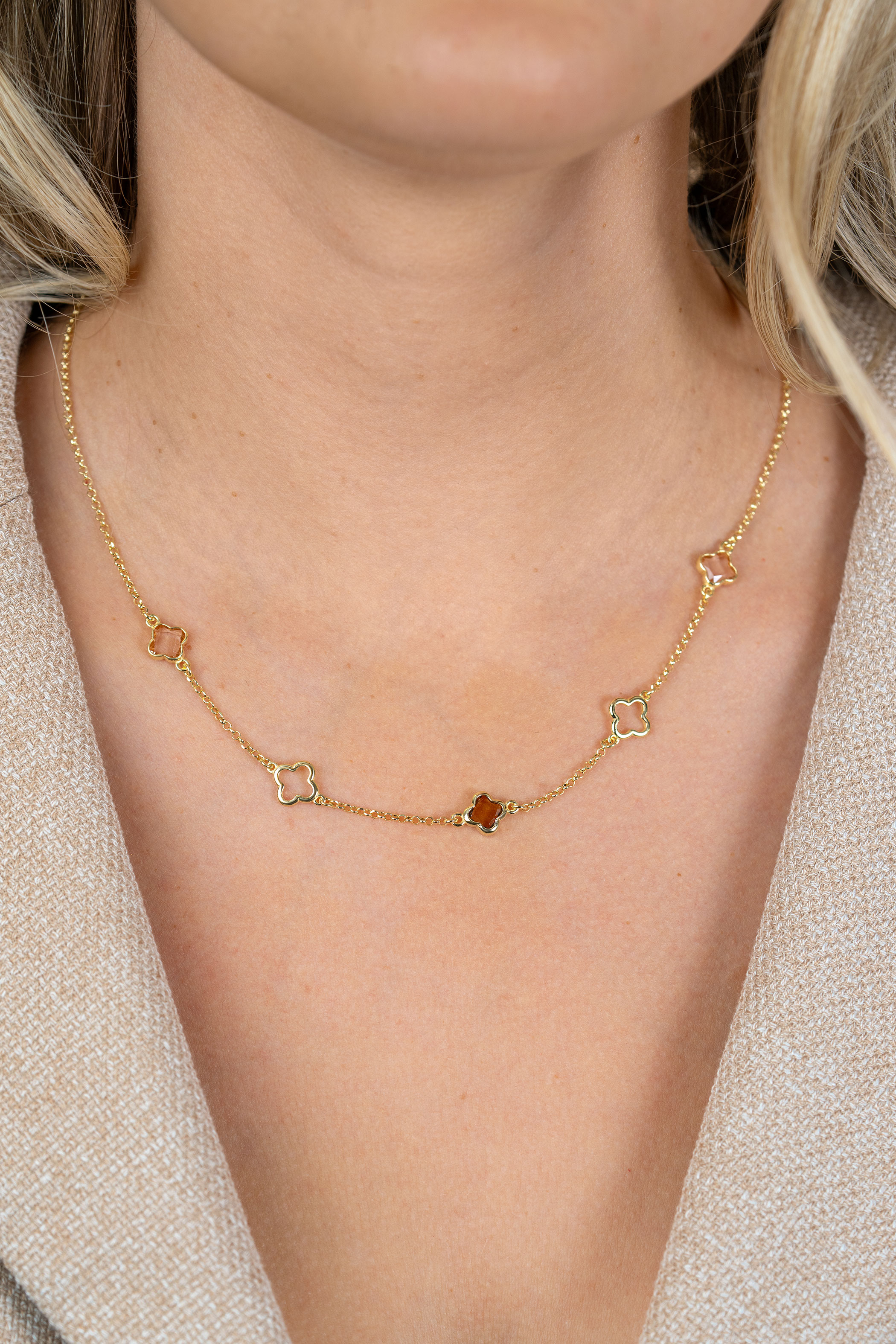 ZINZI gold plated zilveren collier 45cm met drie klavervormige zettingen met bruine kleurstenen ZIC2772