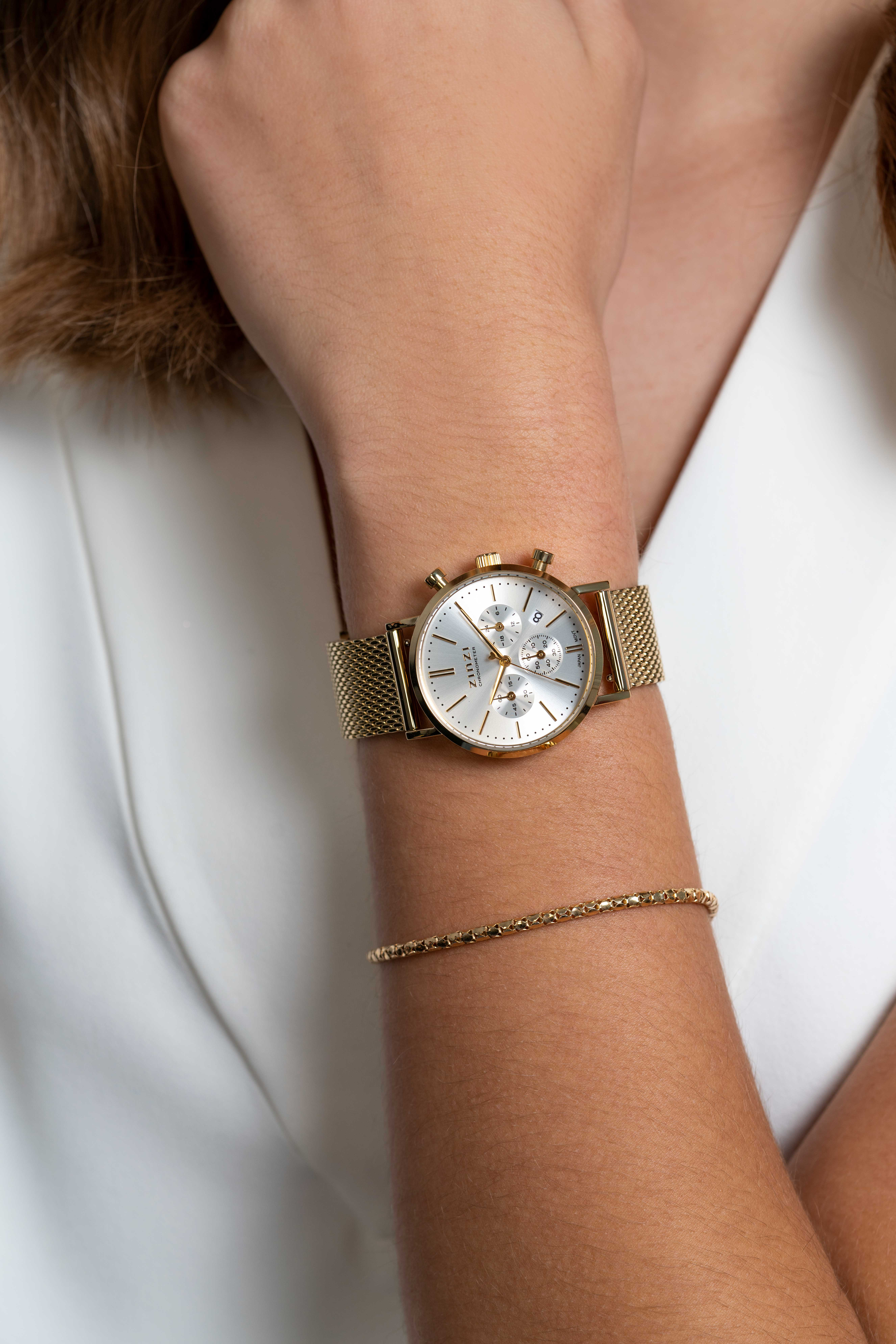 ZINZI horloge CHRONOGRAPH 34mm zilverkleurige wijzerplaat met datum en chronometers, geelgoudkleurige stalen kast, geelgoudkleurige stalen mesh band 18mm ZIW1533
