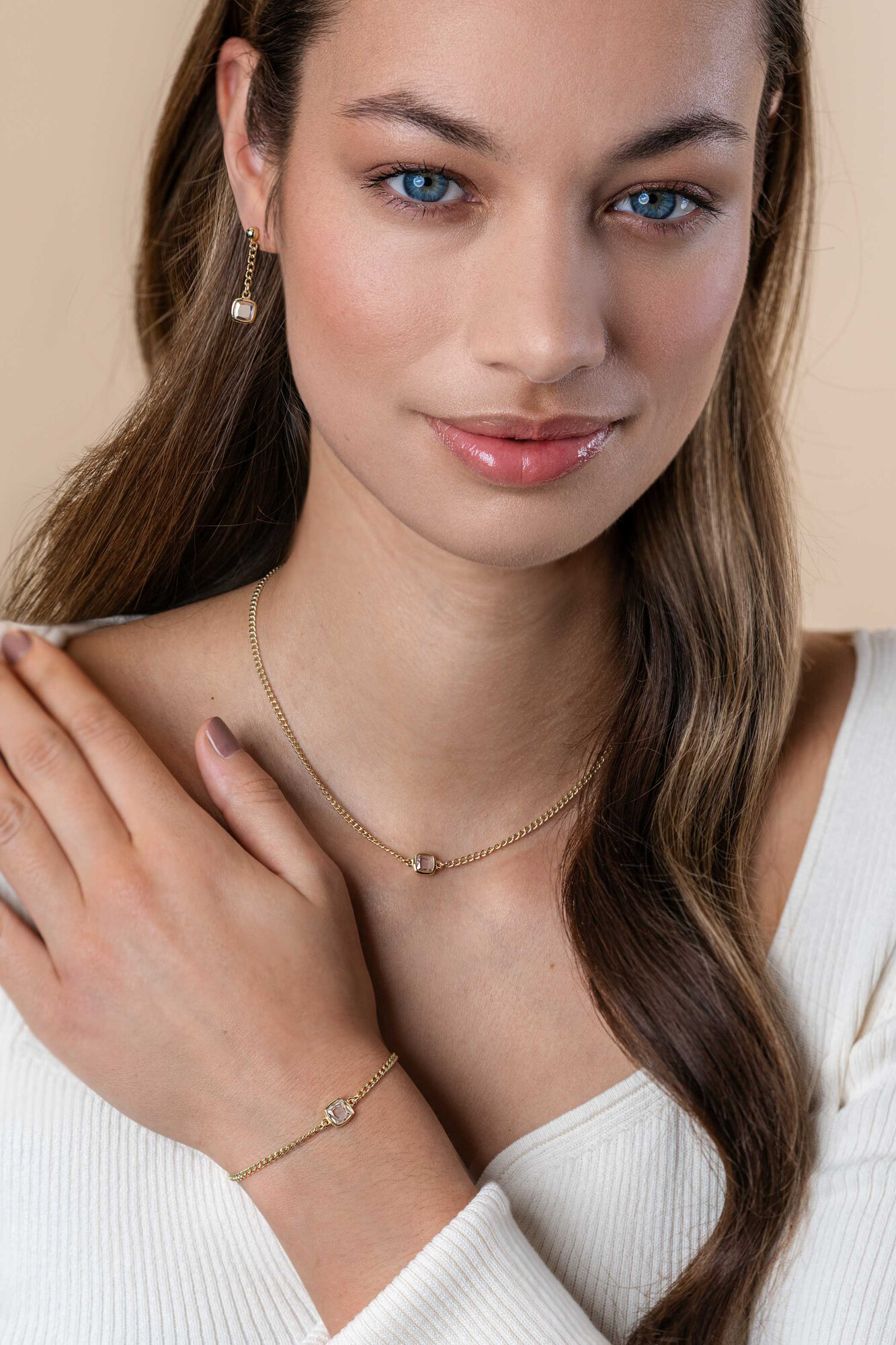 ZINZI gold plated zilveren gourmet ketting met vierkante zetting bezet met witte zirconia 40-45cm ZIC2417Y
