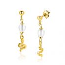 35mm ZINZI gold plated zilveren oorstekers met slang en witte zoetwaterparel ZIO2761