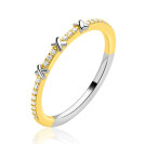 ZINZI goldplated zilveren aanschuifring met kleine kruisjes op de rijzetting tussen de witte zirkonia's ZIR2814C