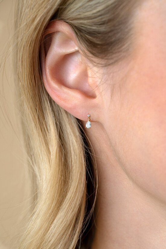 8mm ZINZI Gold 14 krt gouden oorknoppen met een peervormige en ronde witte zirkonia ZGO514