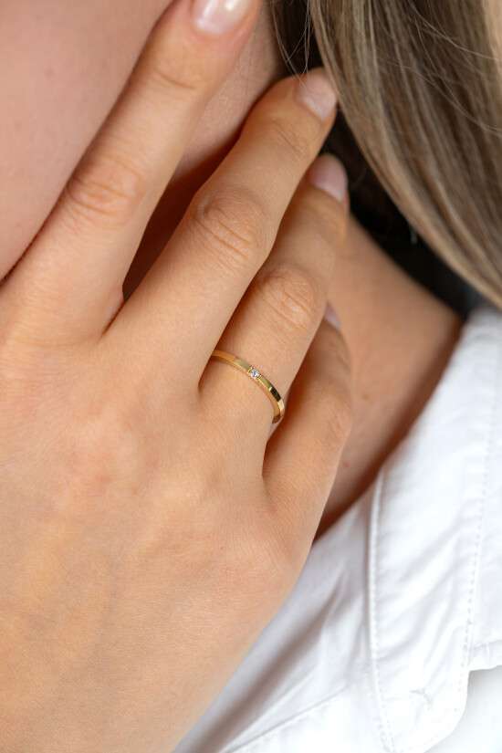 ZINZI Gold 14 krt gouden ring (1,6mm breed) bezet met witte zirconia ZGR561
C