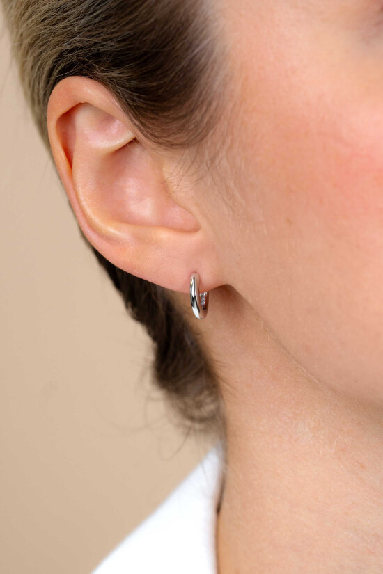 Zinzi zilveren oorringen 12 x 2mm glad met luxe klapsluiting  ZIO194
