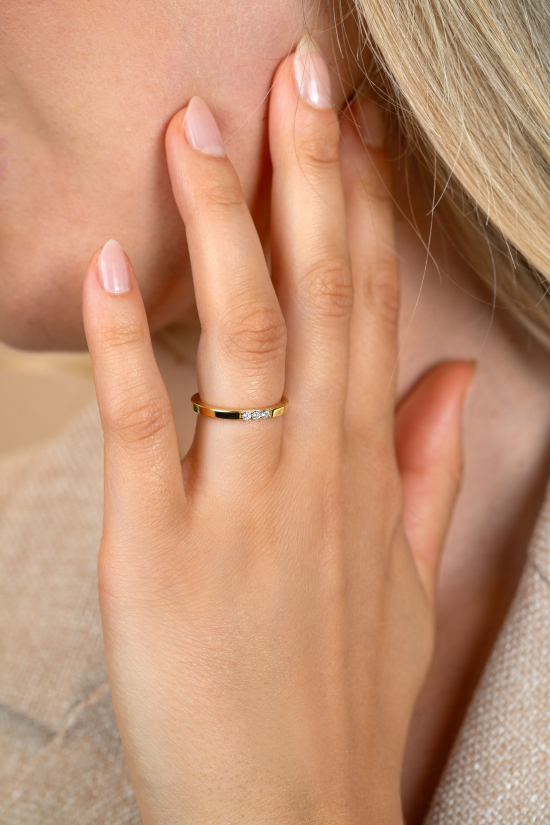 ZINZI goldplated zilveren gladde aanschuifring bezet met drie witte zirconia's ZIR2130Y