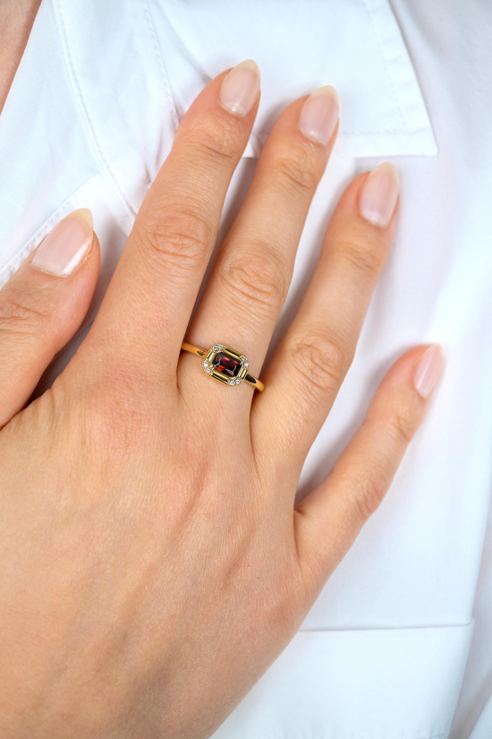 ZINZI goldplated zilveren ring met achthoekige zetting en bruine kleursteen ZIR2803