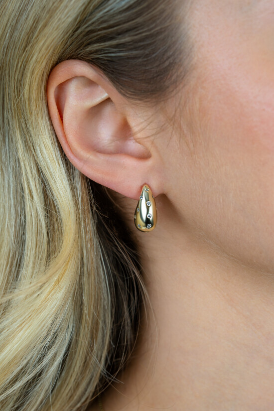17mm ZINZI gold plated zilveren oorstekers in druppelvorm met witte zirkonia's ZIO2708Y