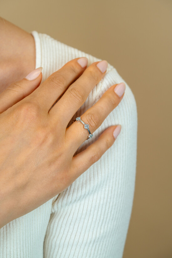 ZINZI zilveren ring (5mm breed) met lichtblauwe klavers ZIR2663