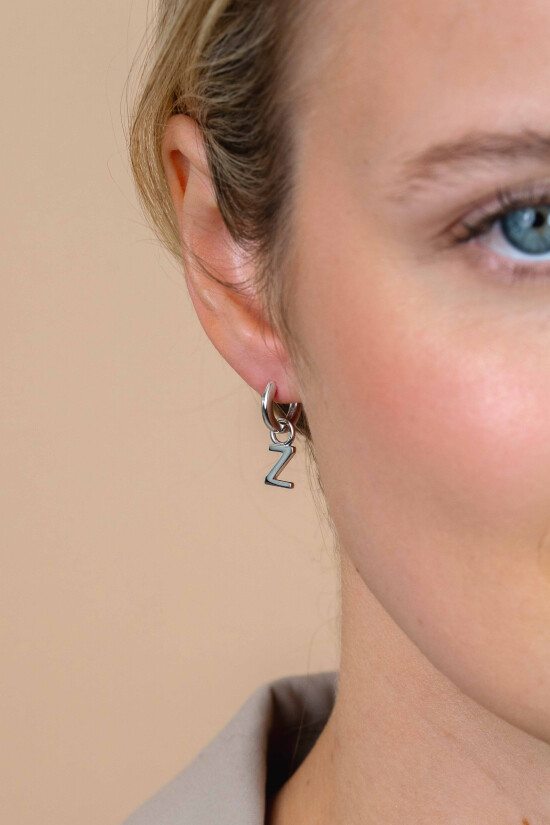 ZINZI zilveren letter oorbedel Z per stuk geprijsd ZICH2144Z. (zonder oorringen).