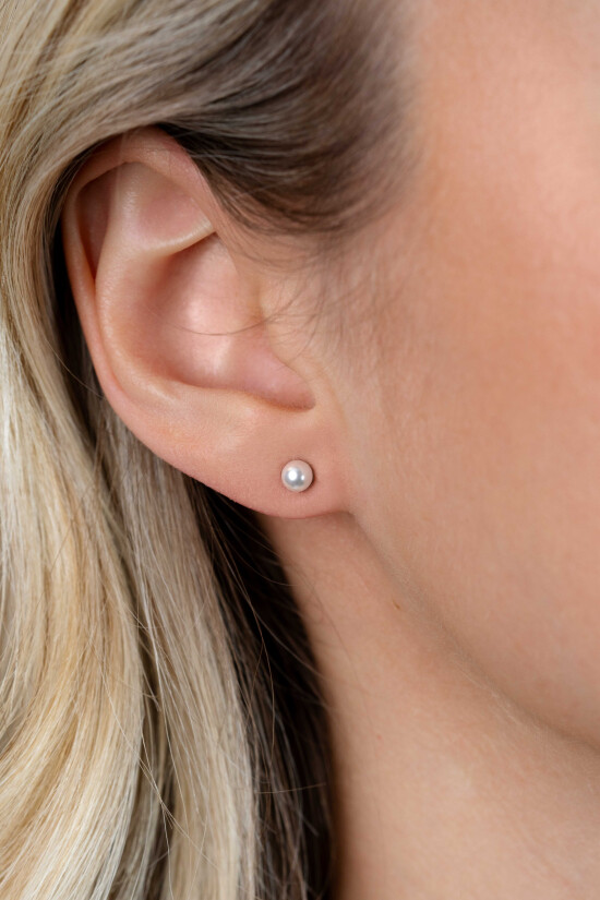 4mm ZINZI zilveren oorknoppen wit parel ZIO1318