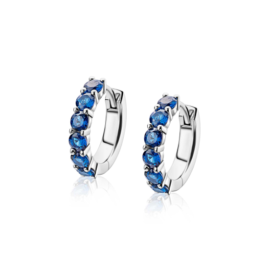 15mm ZINZI zilveren tennis oorringen bezet met zes ronde saffierblauwe kleurstenen, 3mm buisdikte en luxe klapsluiting ZIO2888B