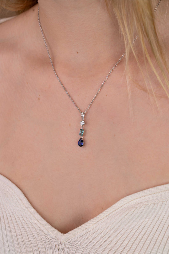 ZINZI zilveren collier 45cm met sierlijke hanger (27mm) bezet met een ronde witte zirkonia, licht aquablauwe rechthoekige kleursteen en diepblauwe peervormige kleursteen ZIC2901