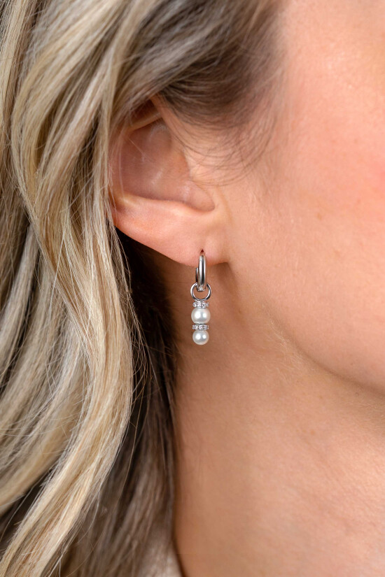 16mm ZINZI zilveren oorbedels met twee witte parels onder elkaar waarbij de top is bezet met witte zirconia's ZICH2864 (zonder oorringen)