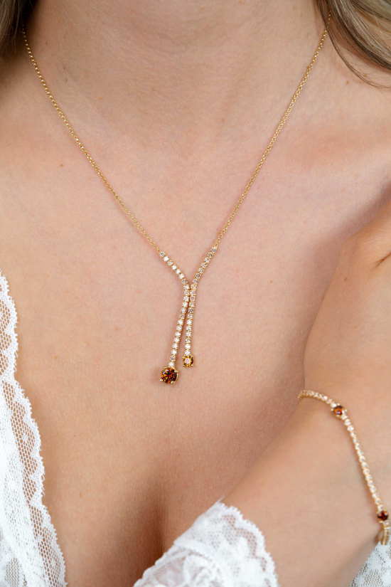 ZINZI gold plated zilveren Y-collier 45cm met luxe tennislook en champagnekleurige zirkonia's in rijzetting met twee grotere donkerbruine kleurstenen ZIC2894C