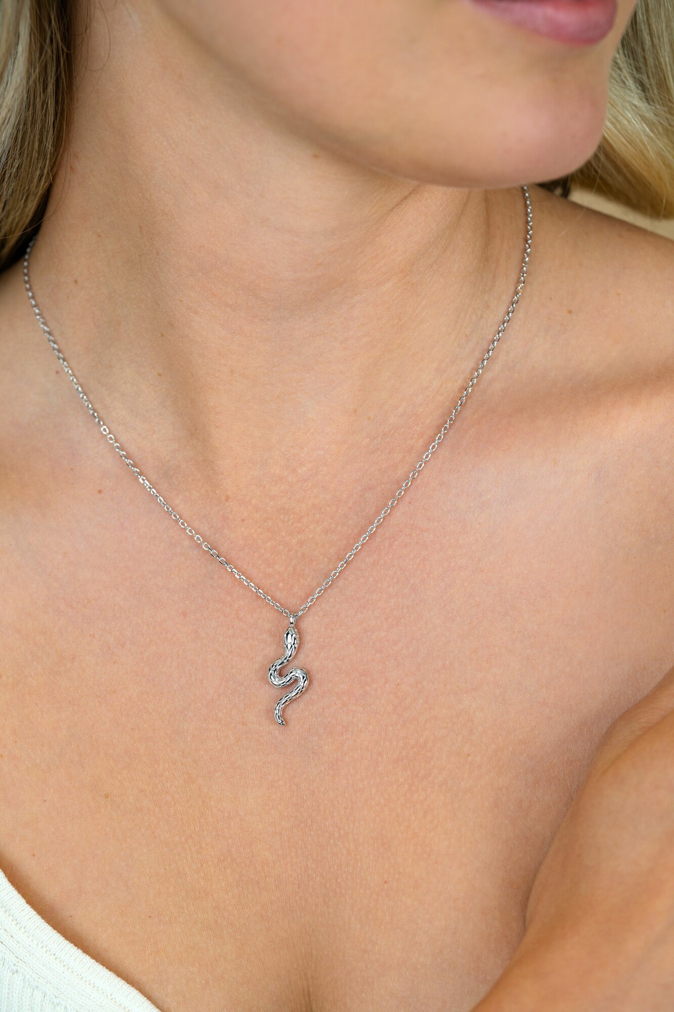 ZINZI zilveren ketting 42–45cm met elegante slang-hanger (27mm), bezet met witte zirkonia's  ZIC2721