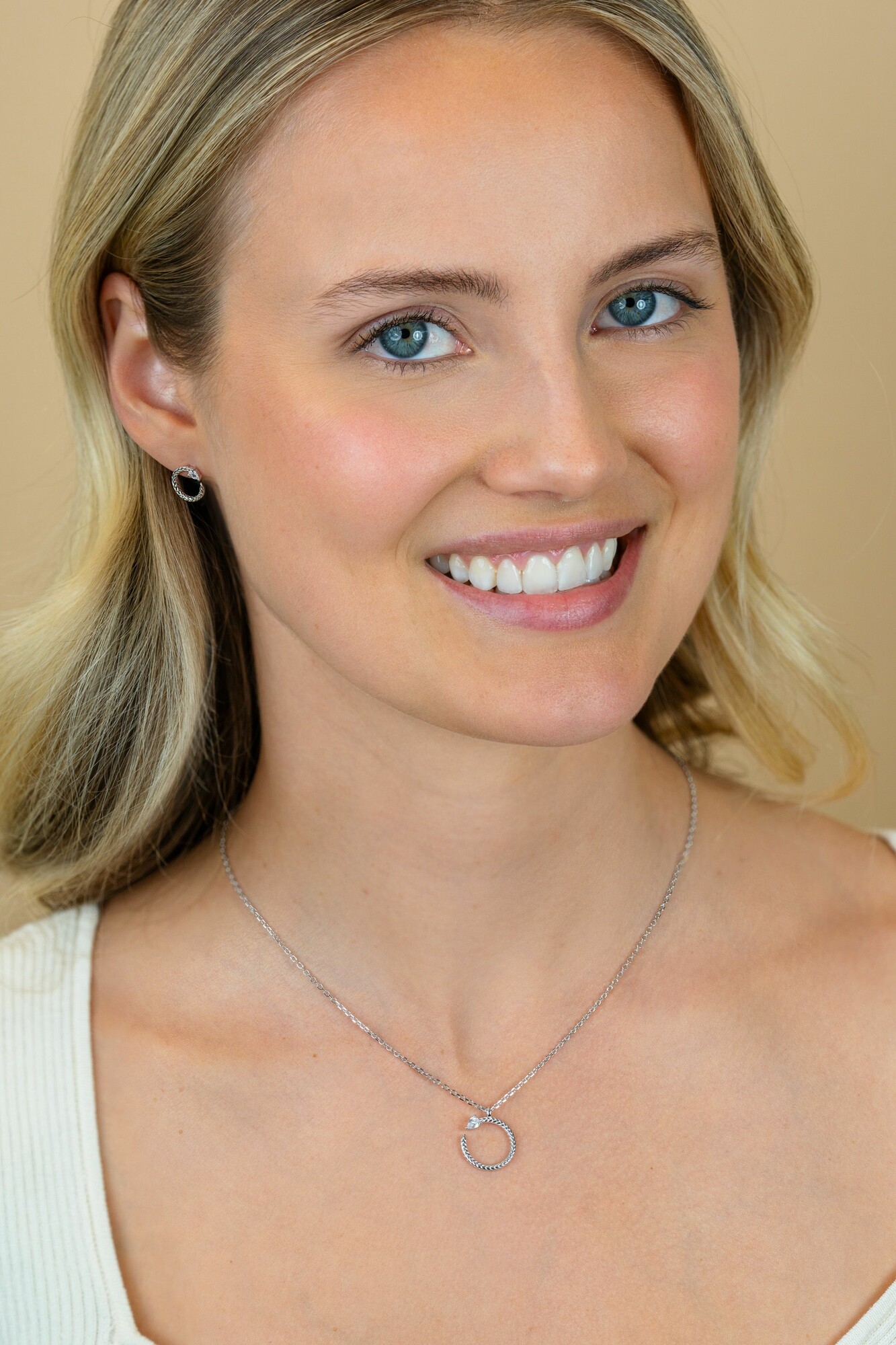 10mm ZINZI zilveren oorstekers open ronde slang met zirkonia ZIO2722