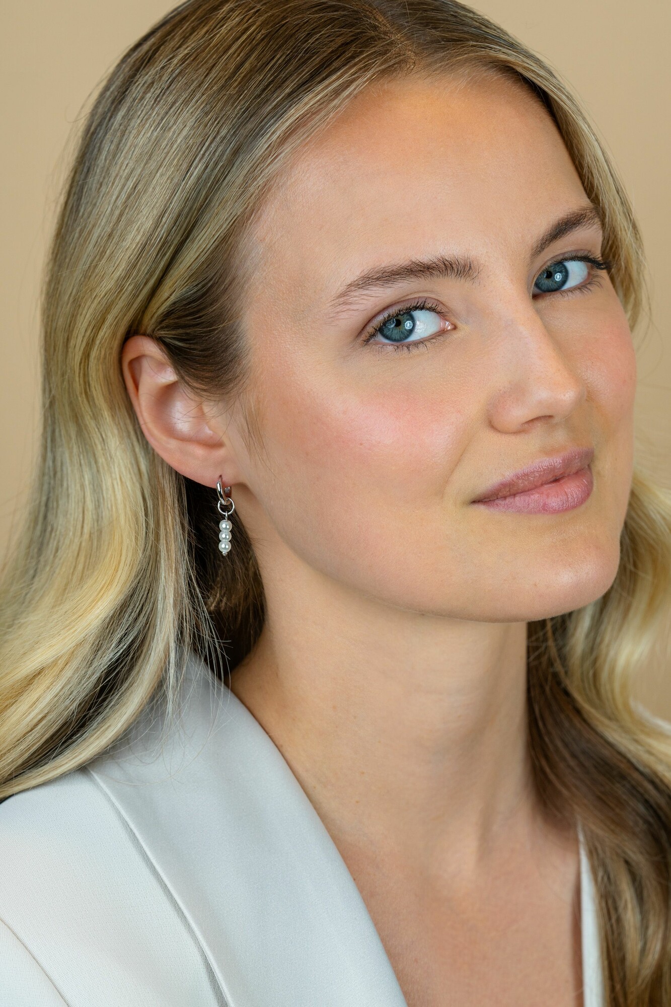 12mm ZINZI zilveren oorbedels met 3 witte pareltjes ZICH2734 (zonder oorringen)